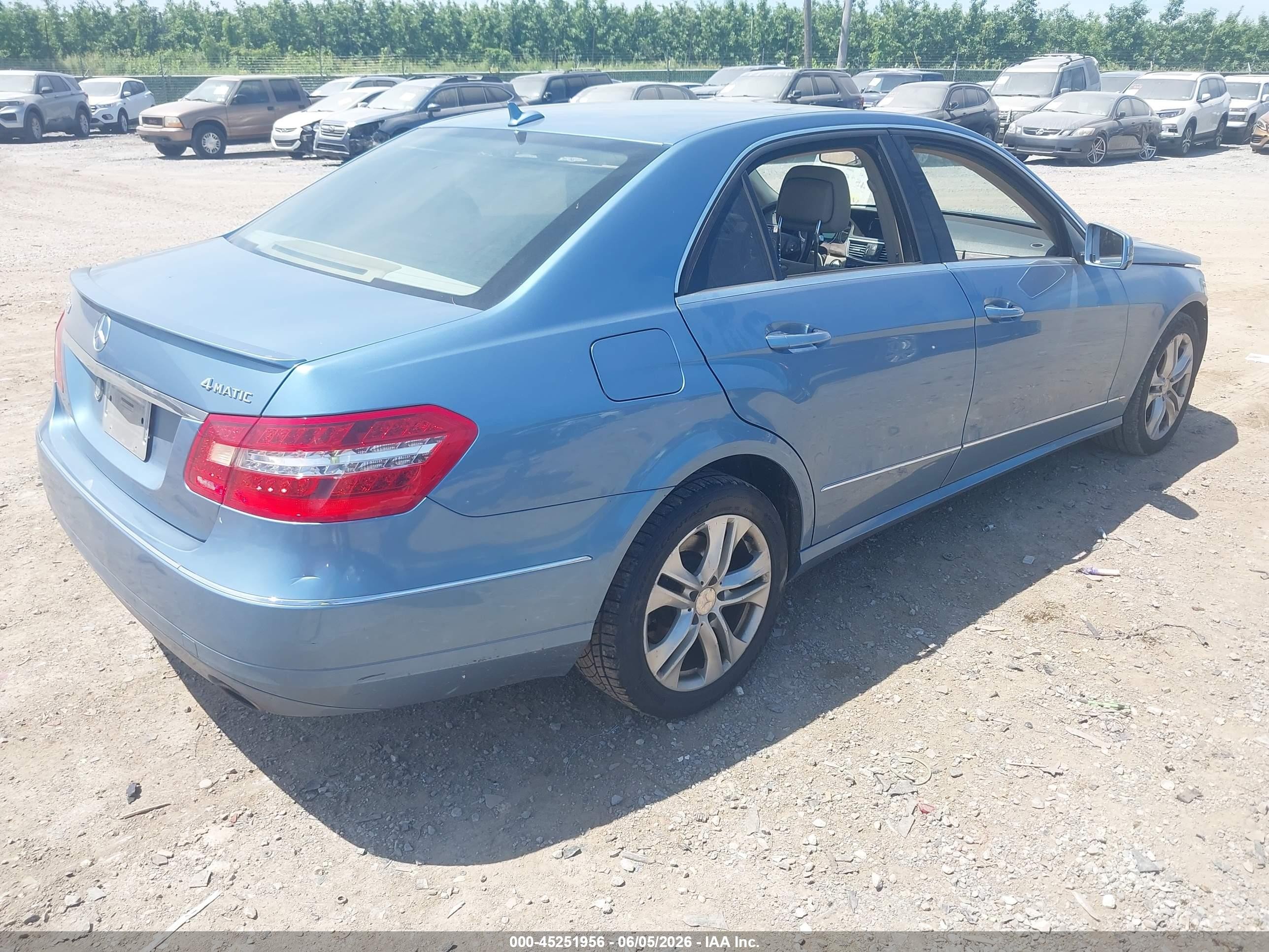 2010 Mercedes-benz E 350 4matic Blue vin: WDDHF8HB3AA111911