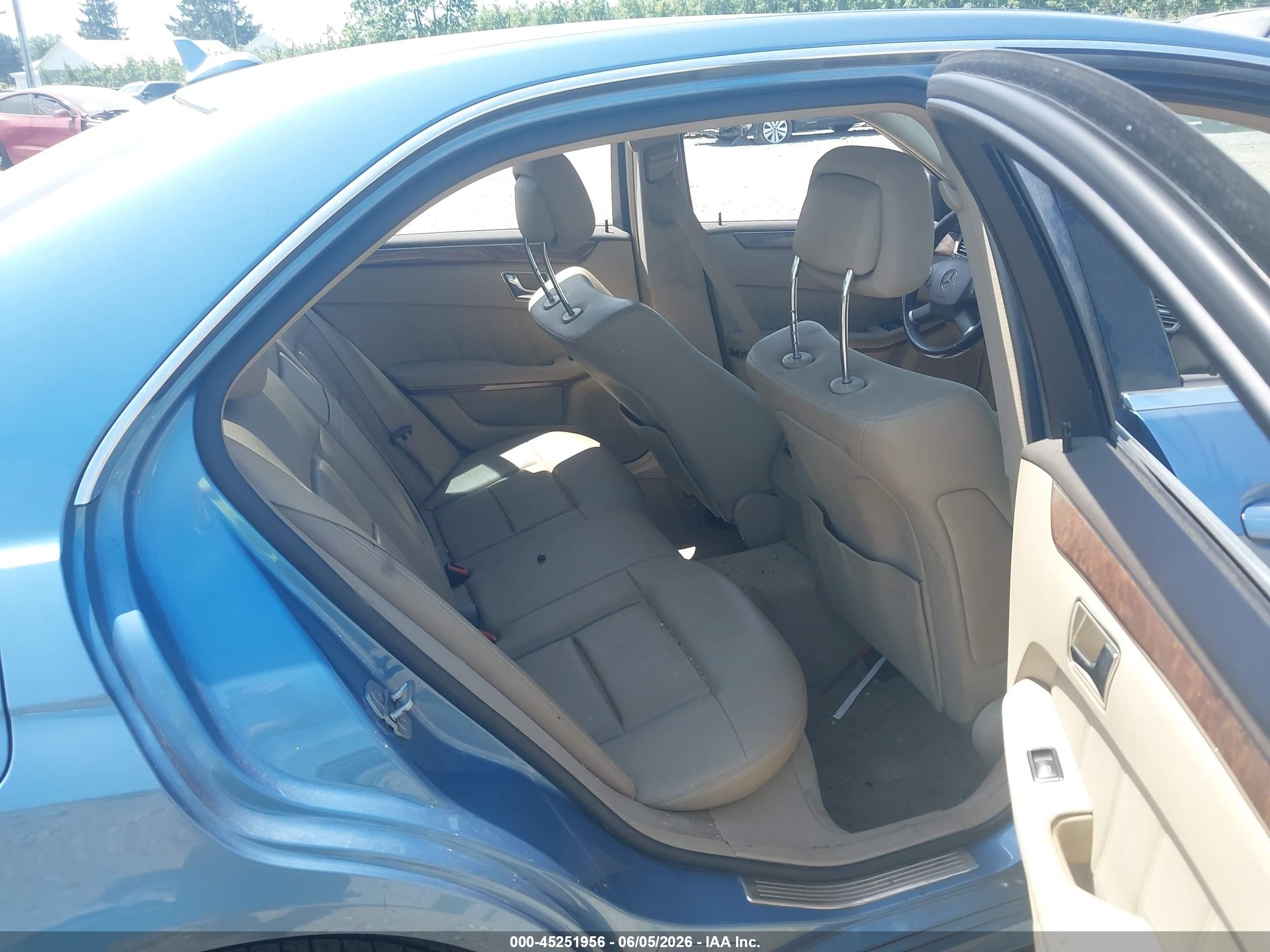 2010 Mercedes-benz E 350 4matic Blue vin: WDDHF8HB3AA111911
