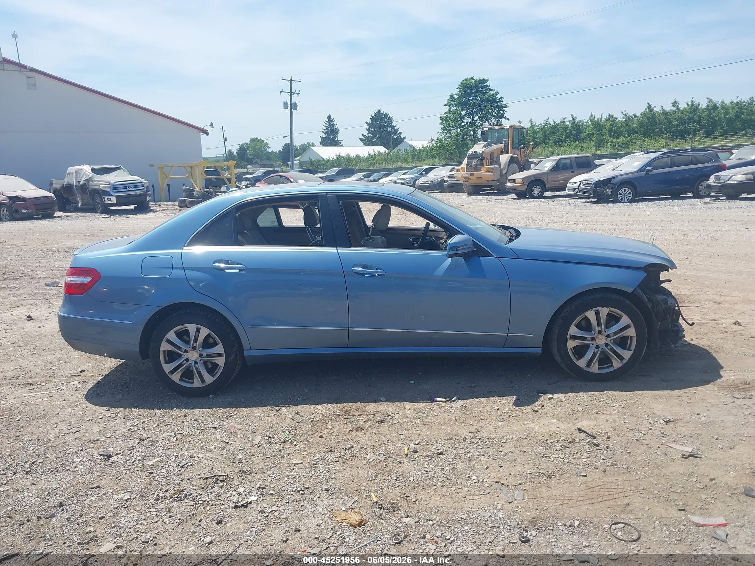 2010 Mercedes-benz E 350 4matic Blue vin: WDDHF8HB3AA111911