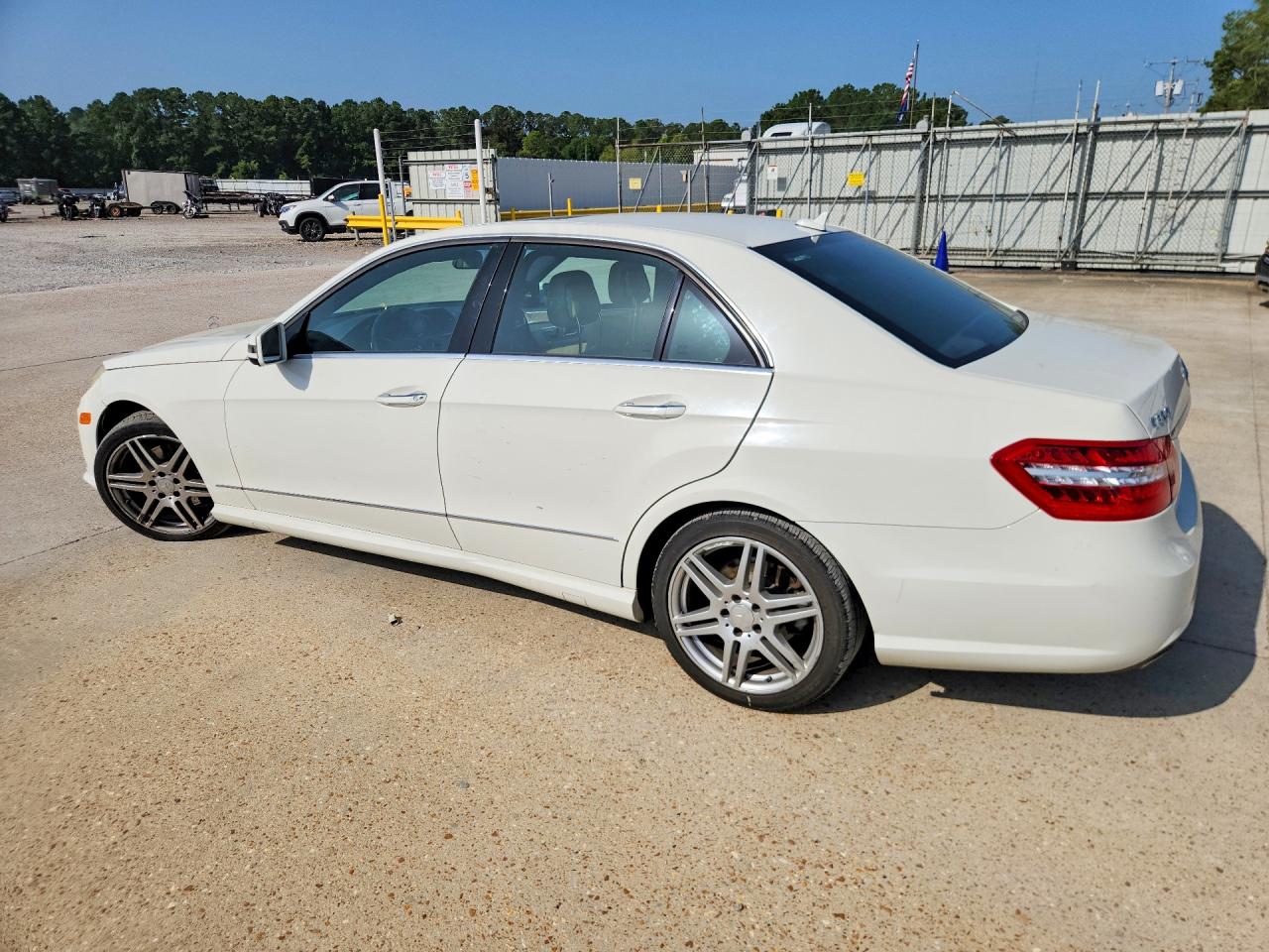 2010 Mercedes-benz E 350 4matic White vin: WDDHF8HB4AA115580