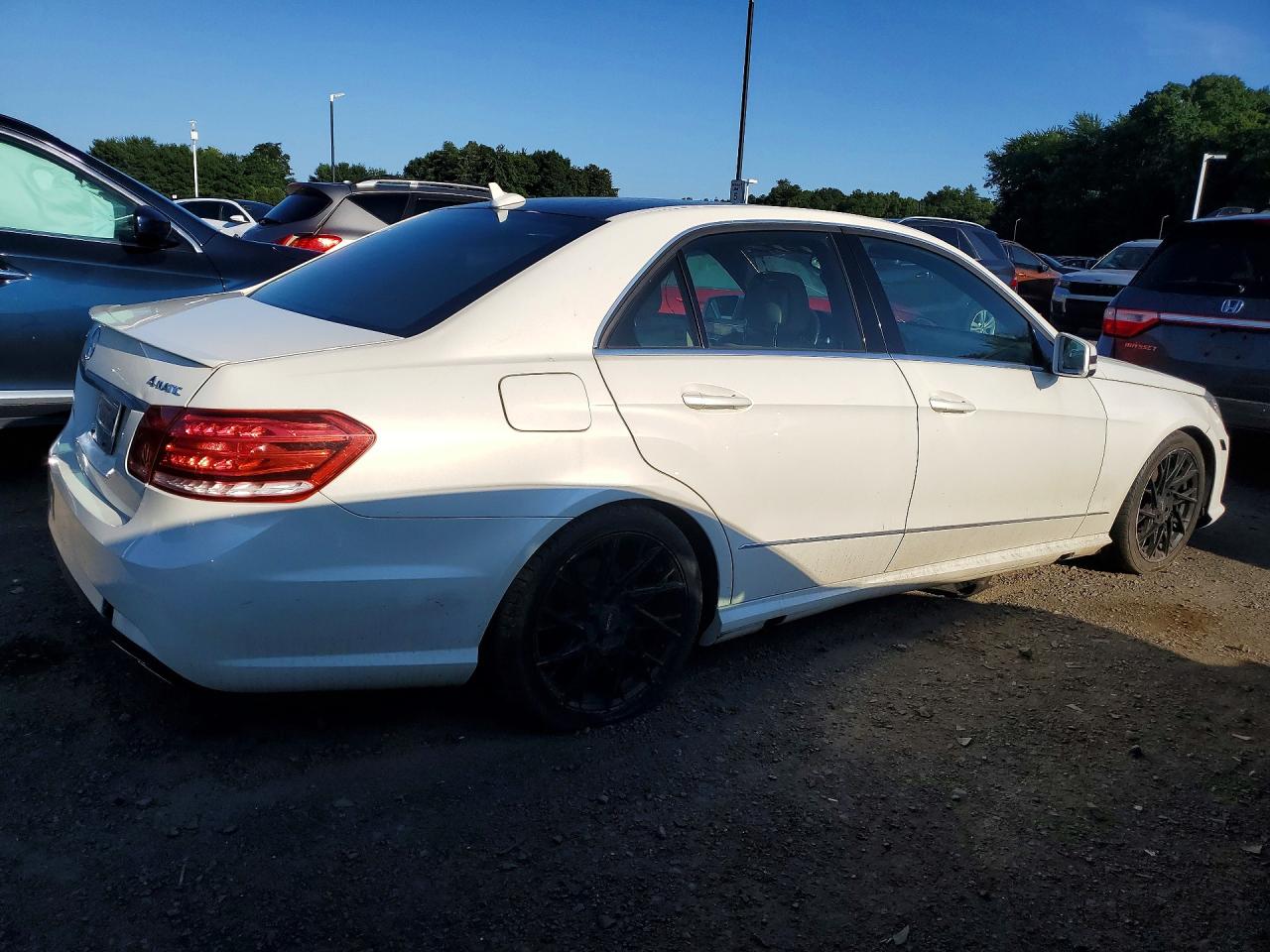 2011 Mercedes-benz E 350 4matic White vin: WDDHF8HB7BA453704