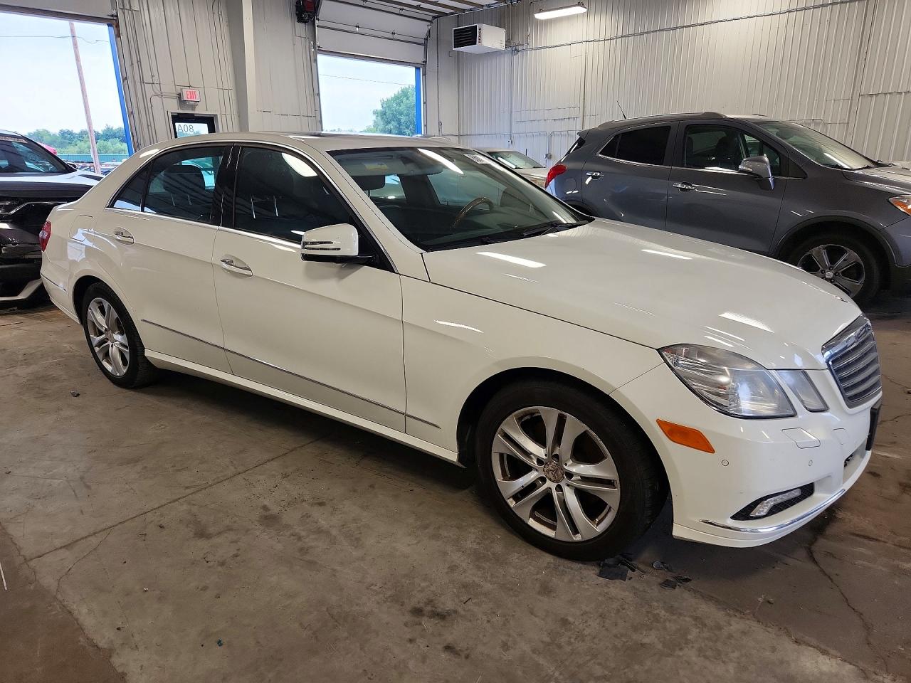 2010 Mercedes-benz E 350 4matic White vin: WDDHF8HB9AA163186