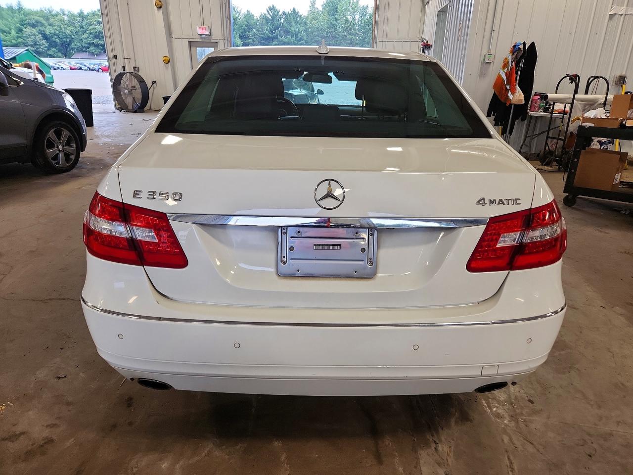 2010 Mercedes-benz E 350 4matic White vin: WDDHF8HB9AA163186