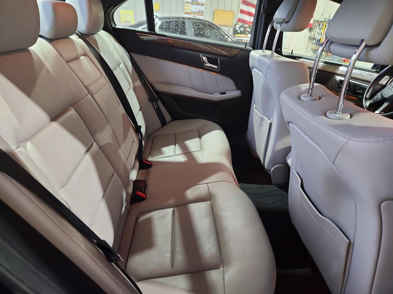 2011 Mercedes-benz E 350 4matic Blue vin: WDDHF8HB9BA437536