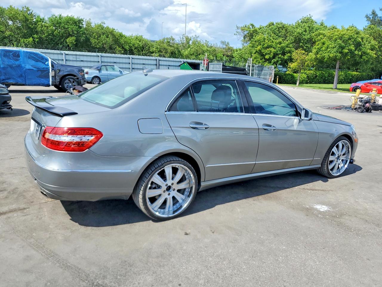 2010 Mercedes-benz E 350 4matic Silver vin: WDDHF8HBXAA233004