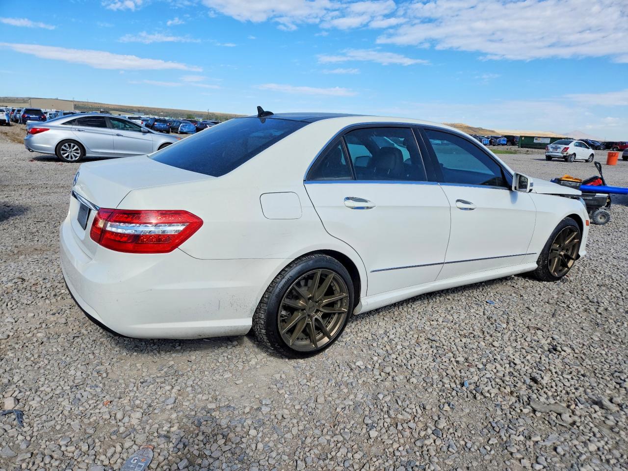 2011 Mercedes-benz E 350 4matic White vin: WDDHF8HBXBA312397
