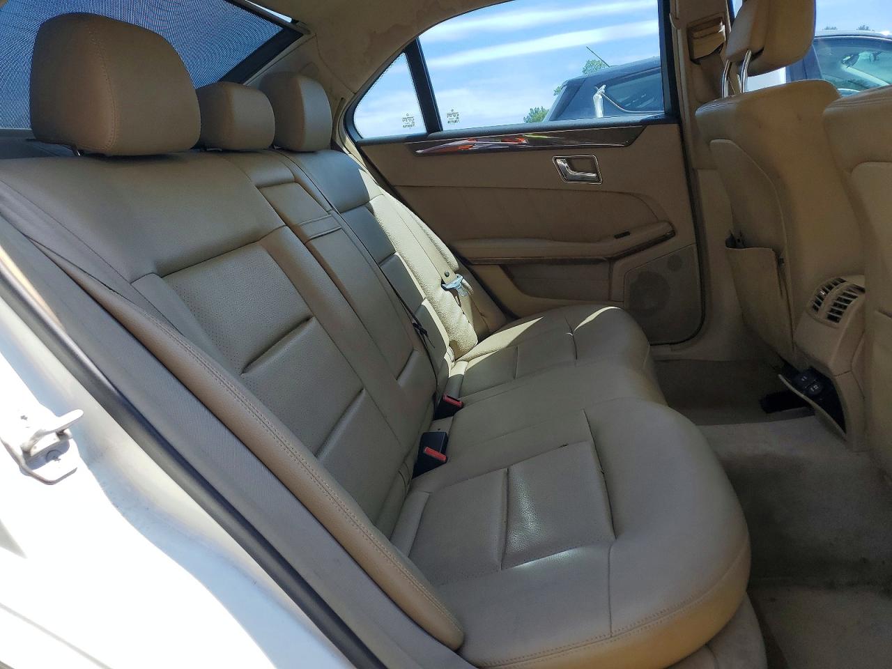 2011 Mercedes-benz E 350 4matic White vin: WDDHF8HBXBA318832