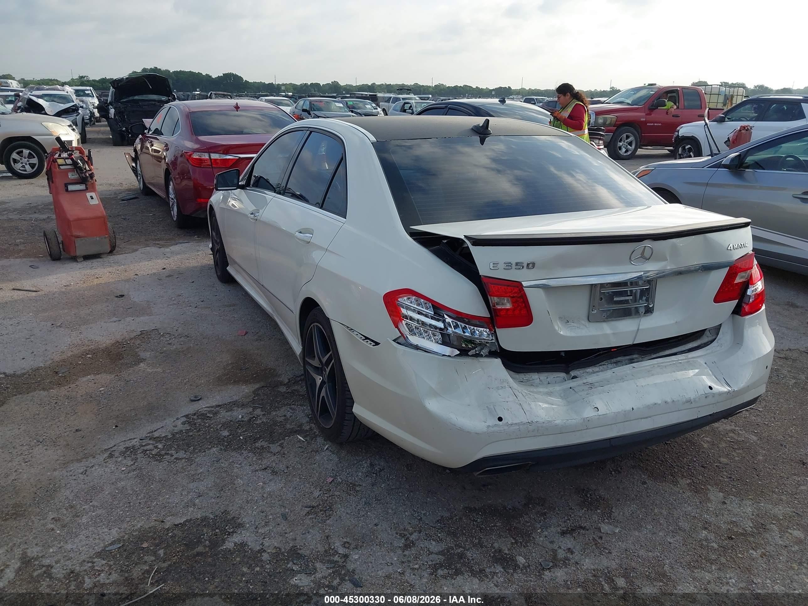 2011 Mercedes-benz E 350 4matic White vin: WDDHF8HBXBA369909