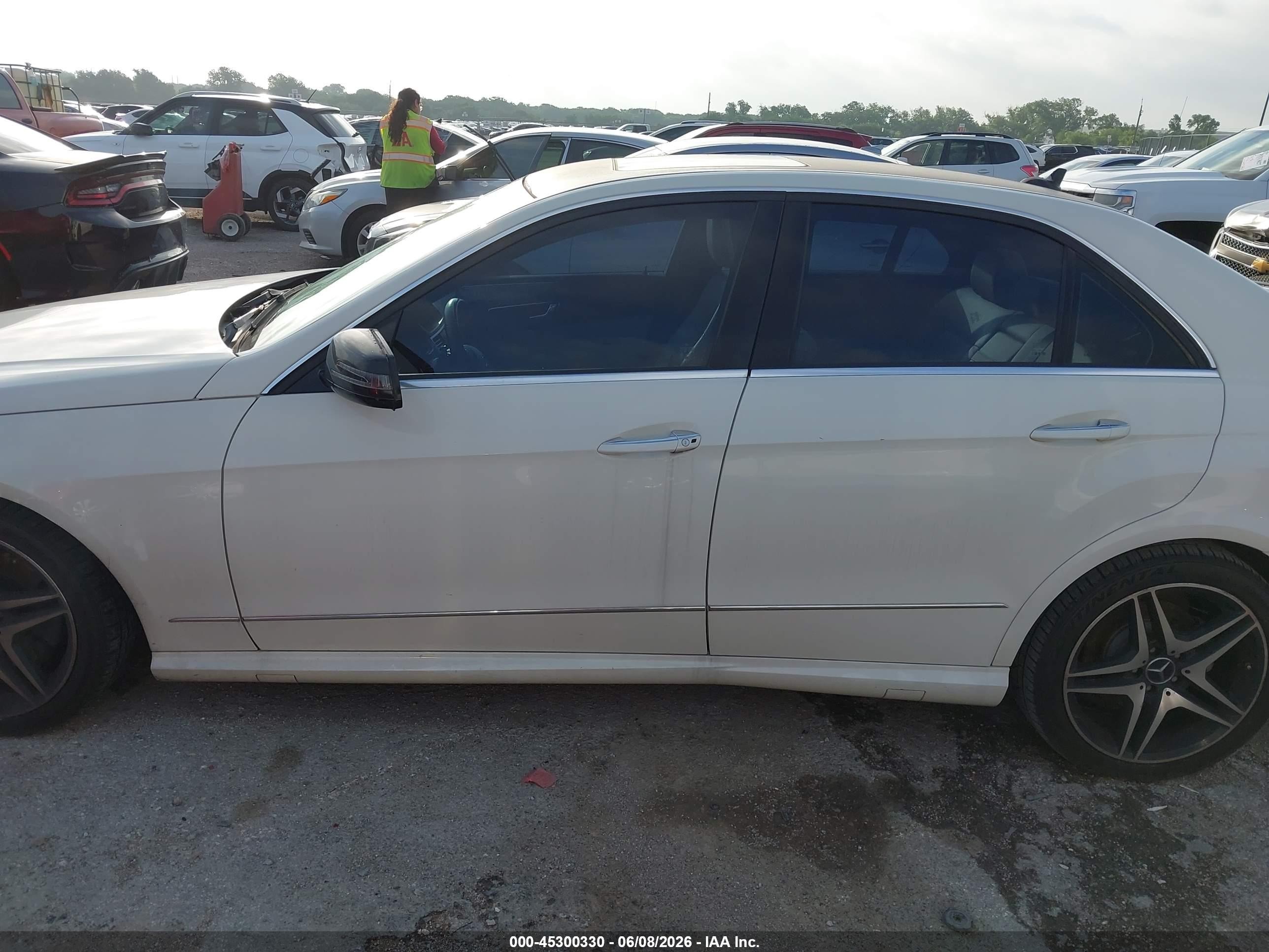 2011 Mercedes-benz E 350 4matic White vin: WDDHF8HBXBA369909