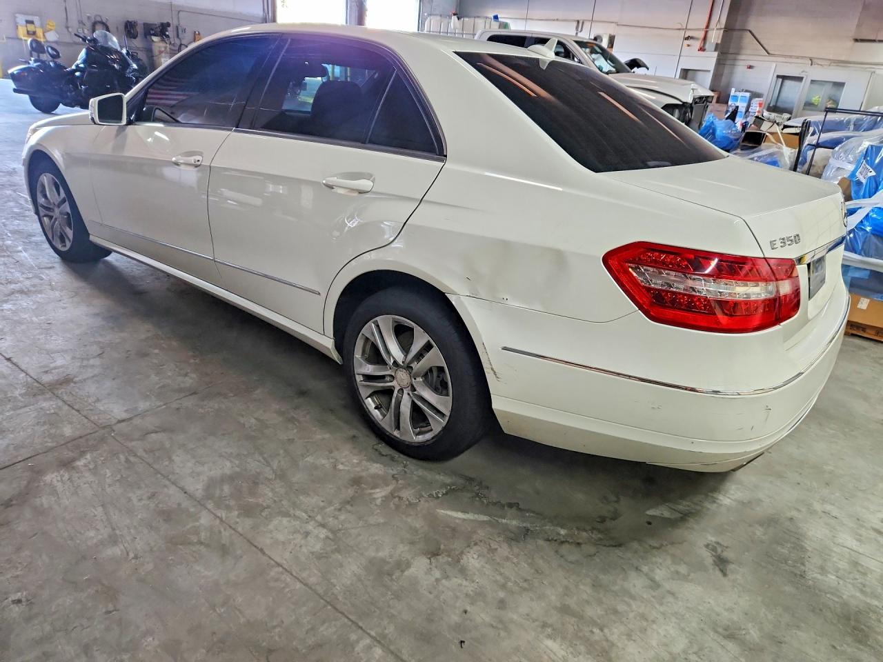 2011 Mercedes-benz E 350 4matic White vin: WDDHF8HBXBA429848
