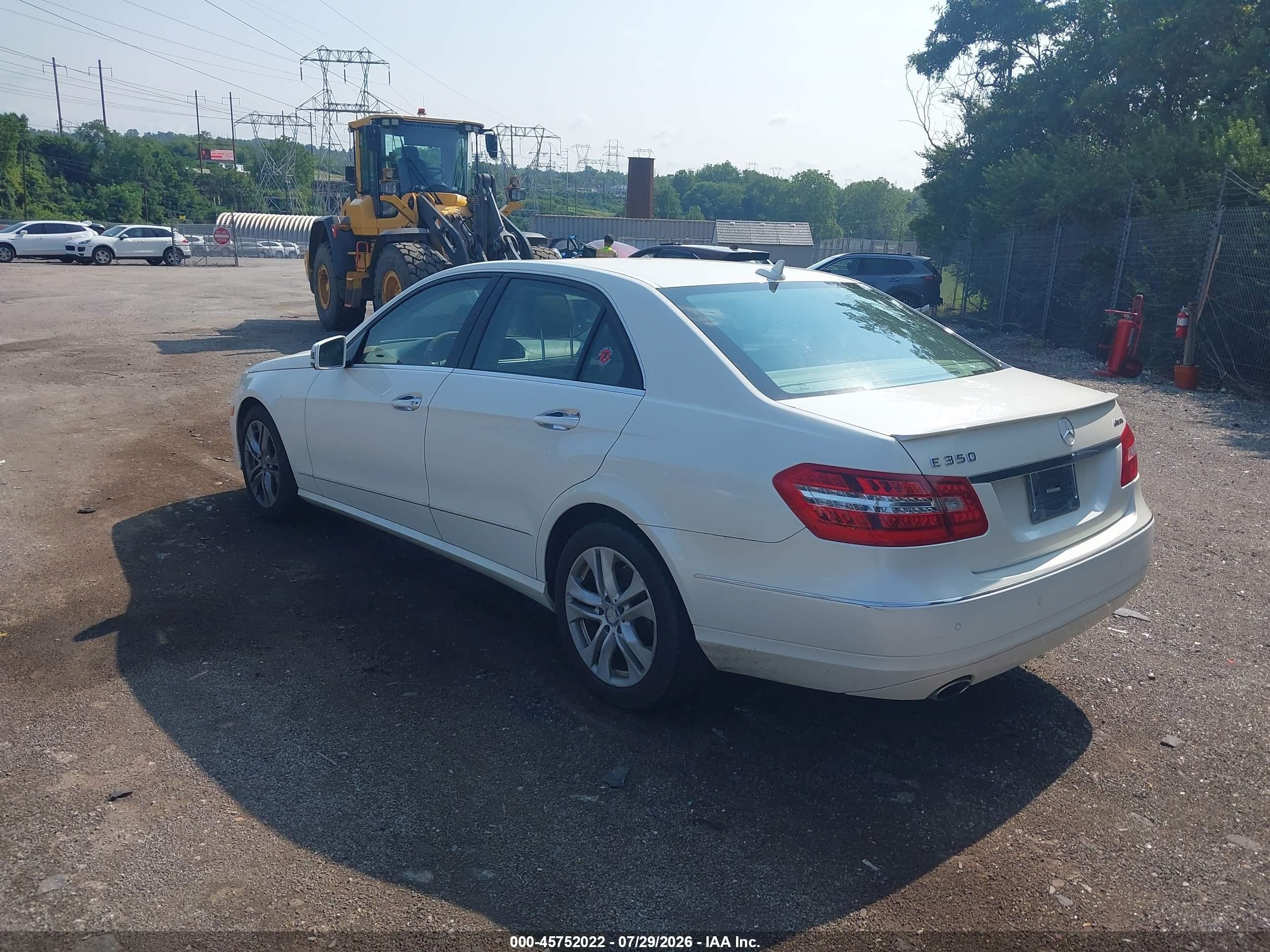 2011 Mercedes-benz E 350 4matic White vin: WDDHF8HBXBA433964