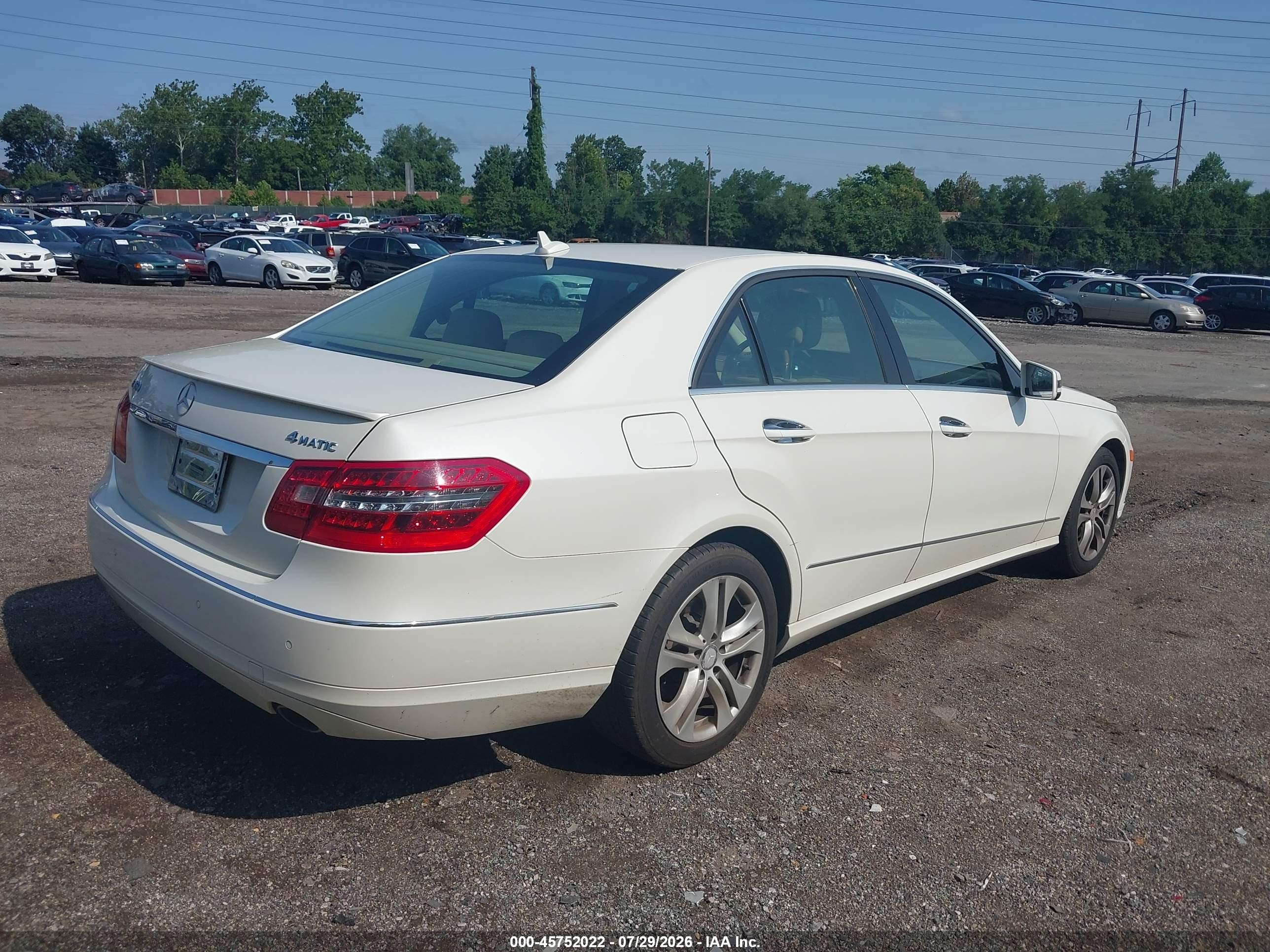 2011 Mercedes-benz E 350 4matic White vin: WDDHF8HBXBA433964