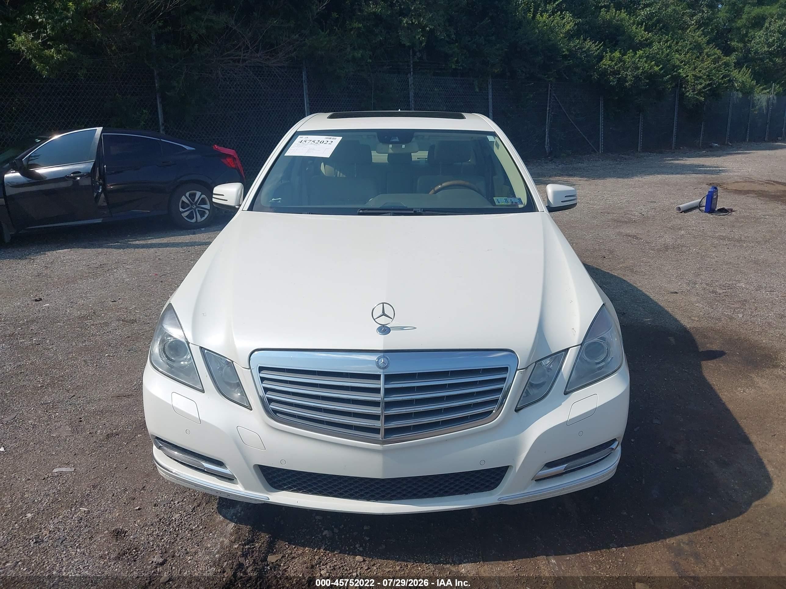 2011 Mercedes-benz E 350 4matic White vin: WDDHF8HBXBA433964
