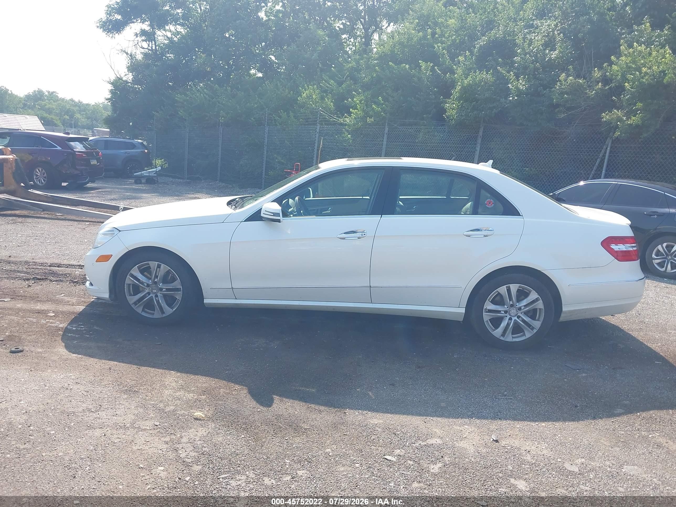 2011 Mercedes-benz E 350 4matic White vin: WDDHF8HBXBA433964