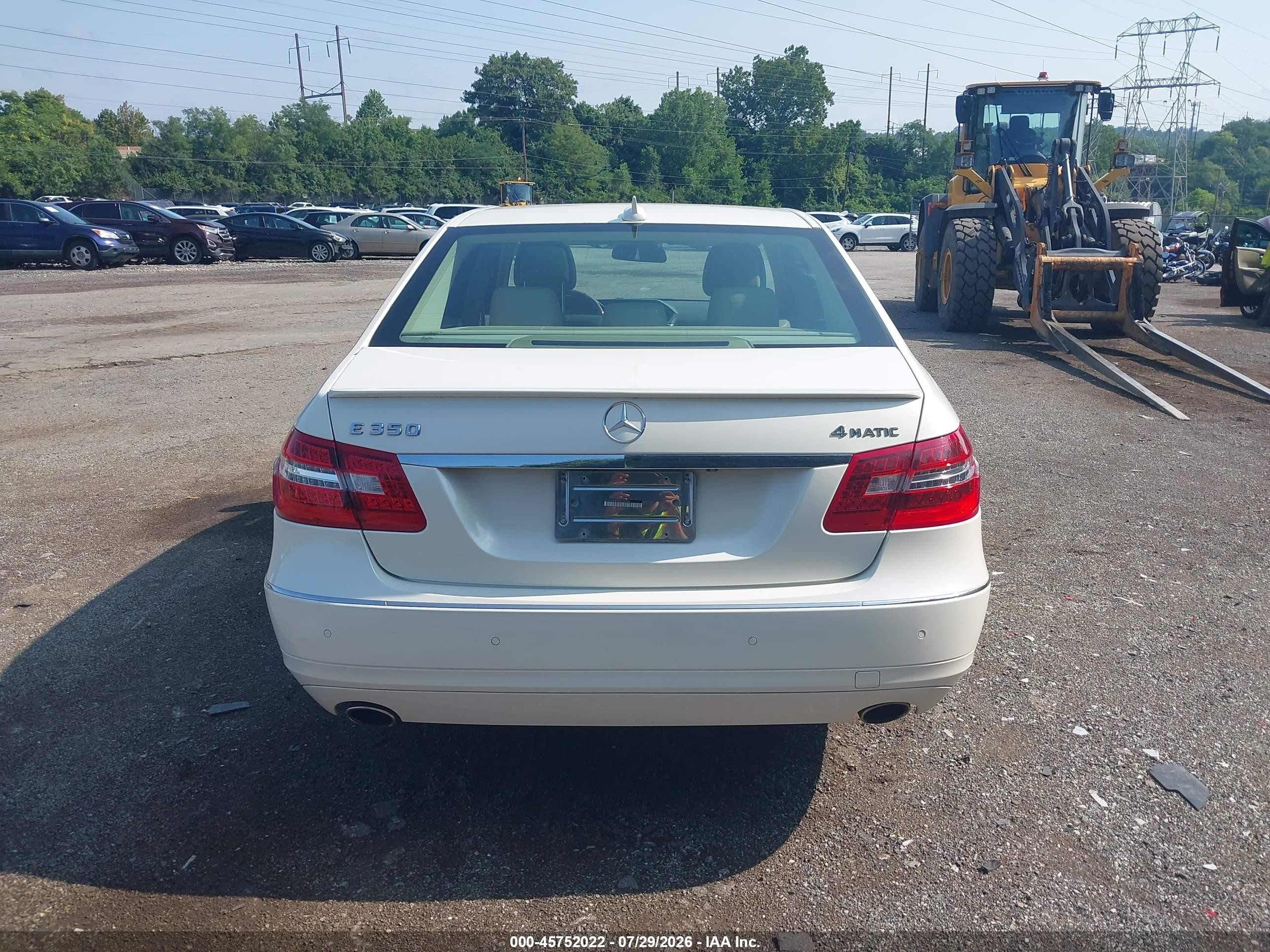 2011 Mercedes-benz E 350 4matic White vin: WDDHF8HBXBA433964