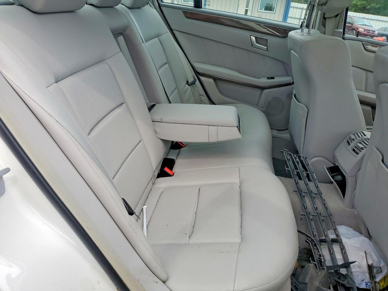 2013 Mercedes-benz E White vin: WDDHF8JB1DA728318