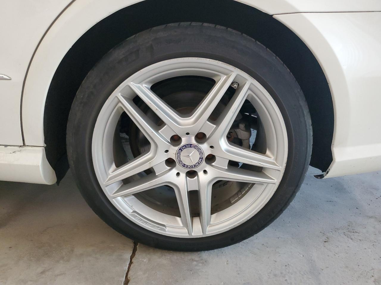 2013 Mercedes-benz E 350 4matic White vin: WDDHF8JB2DA689304 Damage: Left Rear Wheel, Curb Rash, > 12 Inches