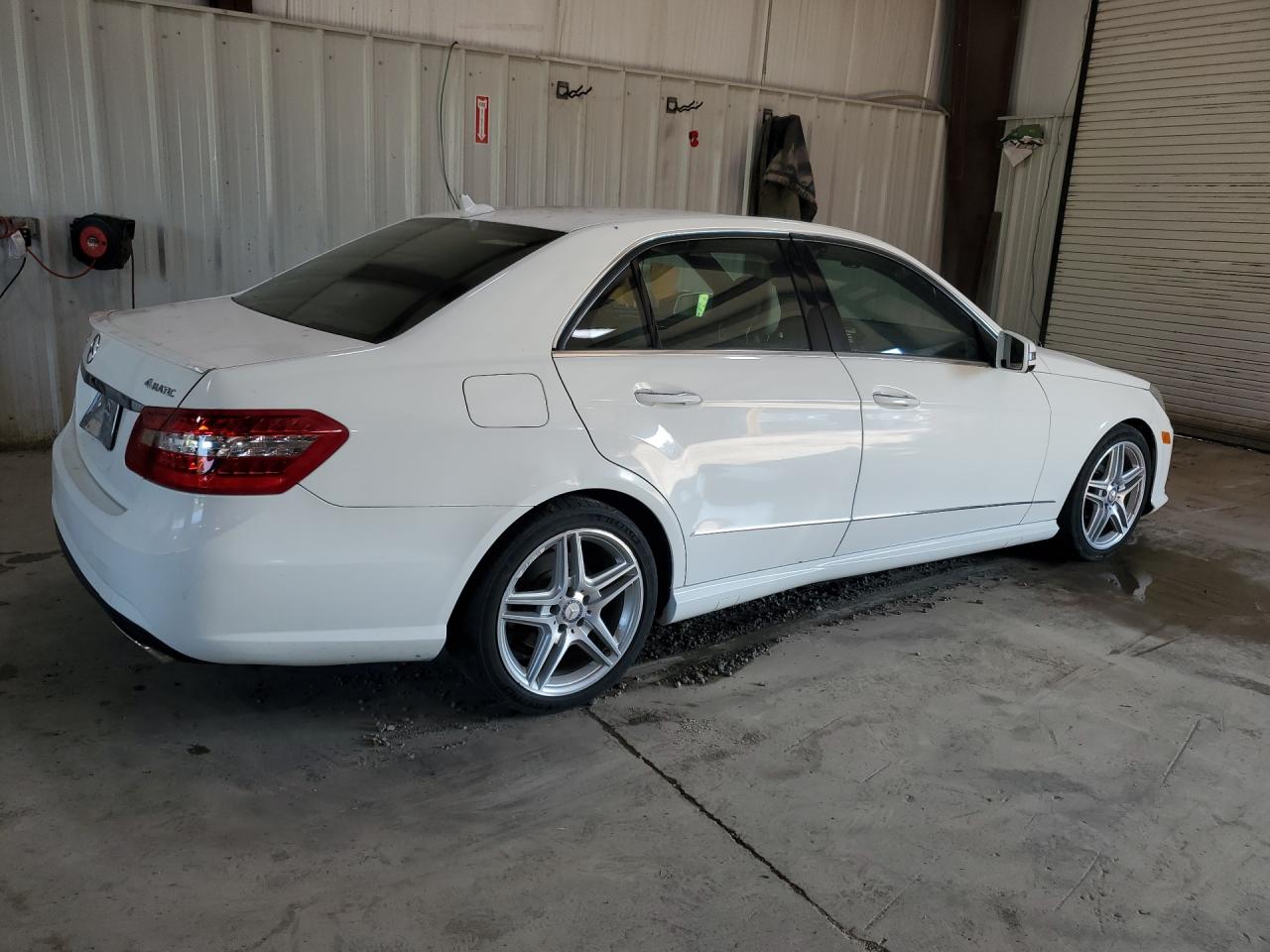 2013 Mercedes-benz E 350 4matic White vin: WDDHF8JB2DA689304 Damage: Right Qtr Panel, Dent(S) W/ Paint Dmg, 1/2 To 1 Inch