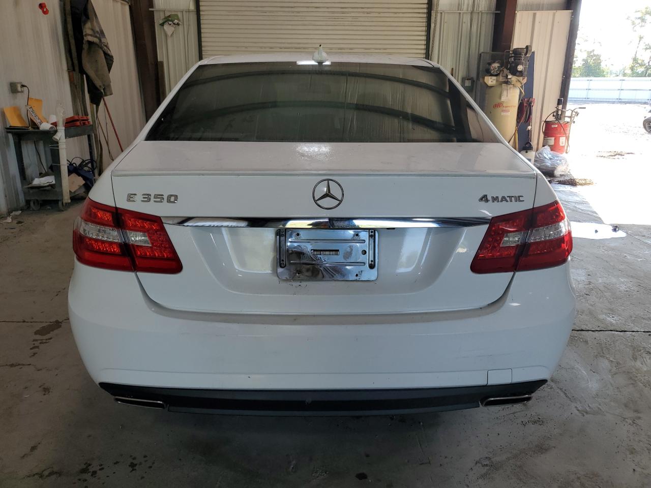 2013 Mercedes-benz E 350 4matic White vin: WDDHF8JB2DA689304 Damage: Deck Lid, Heavy Scratch, 2 To 3 Inches