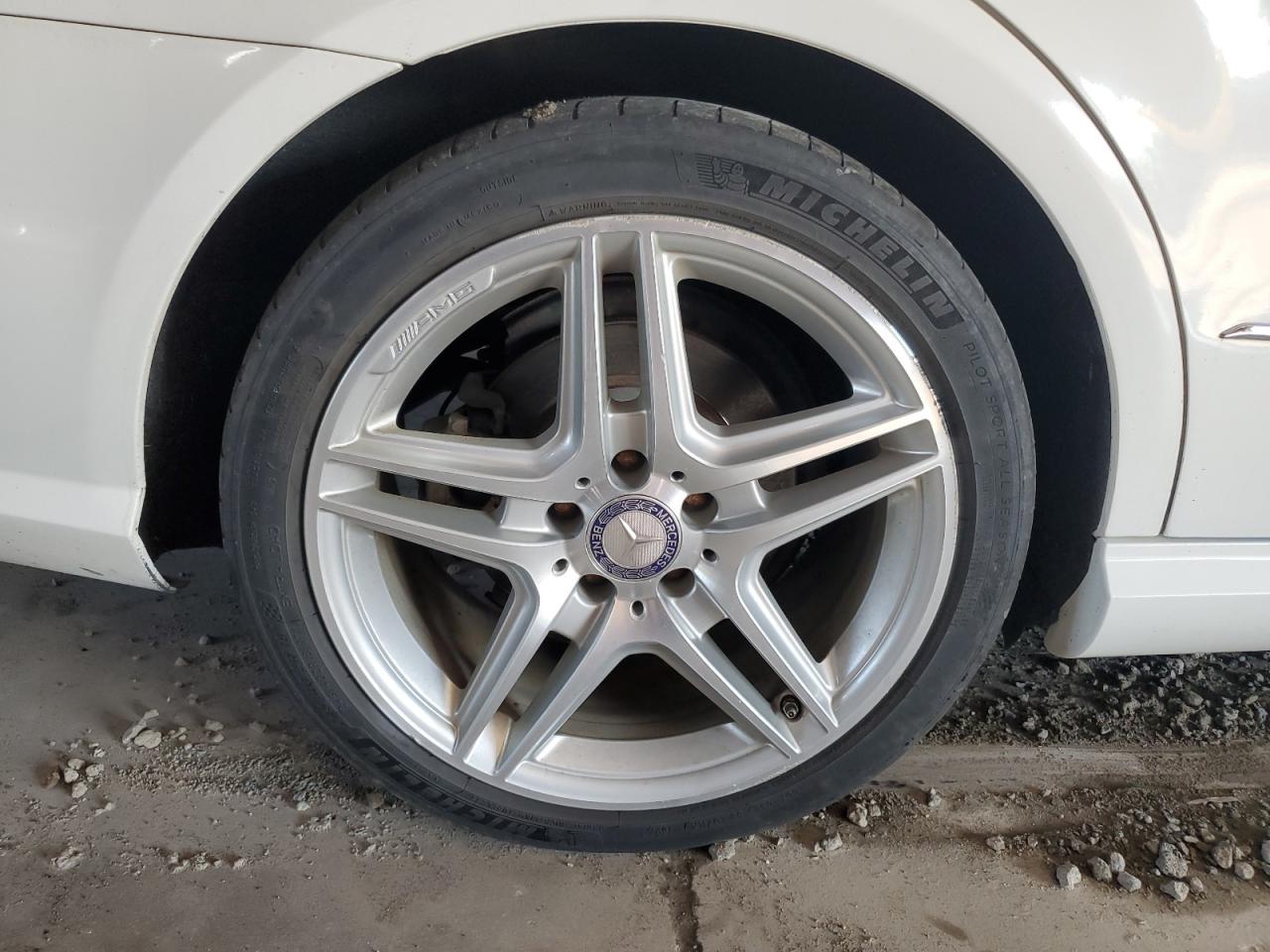 2013 Mercedes-benz E 350 4matic White vin: WDDHF8JB2DA689304 Damage: Right Rear Wheel, Curb Rash, > 12 Inches
