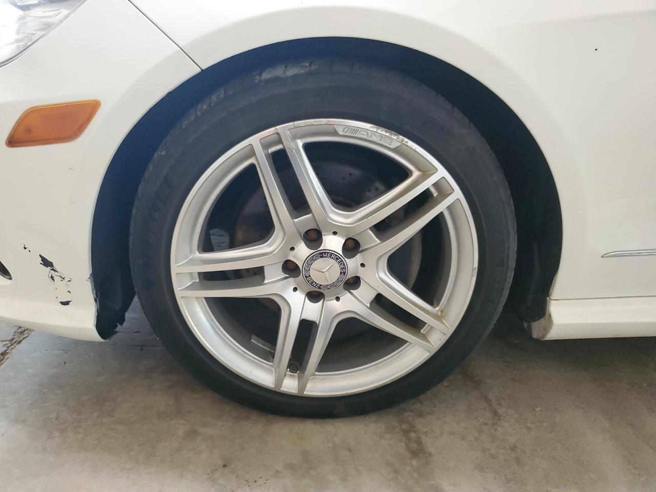 2013 Mercedes-benz E 350 4matic White vin: WDDHF8JB2DA689304 Damage: Left Front Wheel, Curb Rash, 5 To 6 Inches