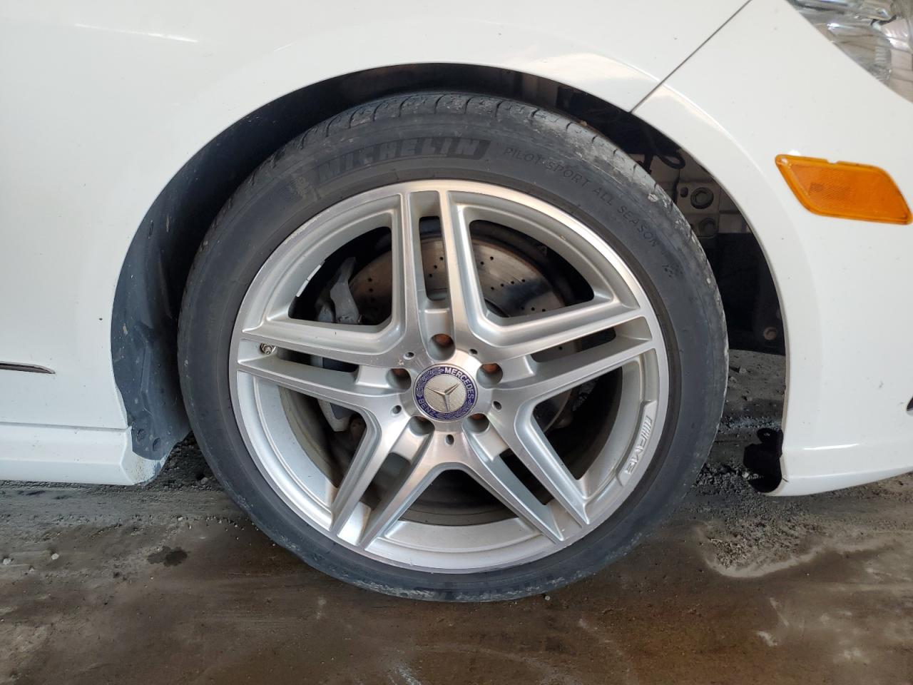 2013 Mercedes-benz E 350 4matic White vin: WDDHF8JB2DA689304 Damage: Right Front Wheel, Curb Rash, 9 To 10 Inches
