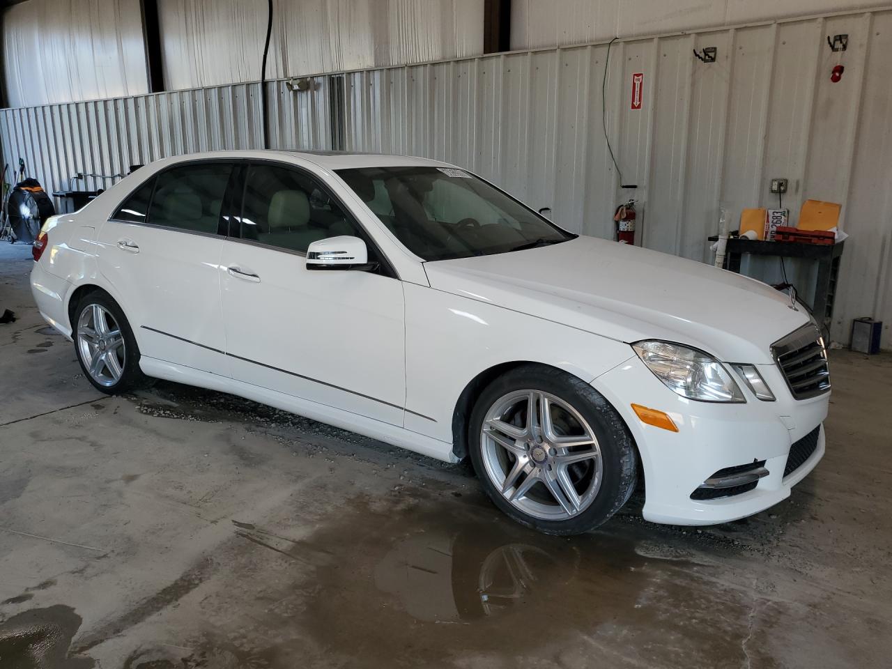 2013 Mercedes-benz E 350 4matic White vin: WDDHF8JB2DA689304 Damage: Right Rocker Panel Molding, Heavy Scratch, 1 To 2 Inches