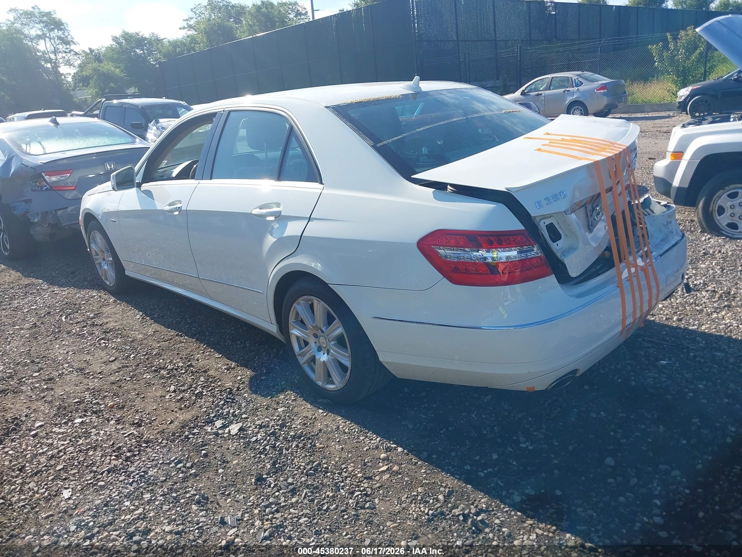 2012 Mercedes-benz E 350 4matic White vin: WDDHF8JB3CA658092