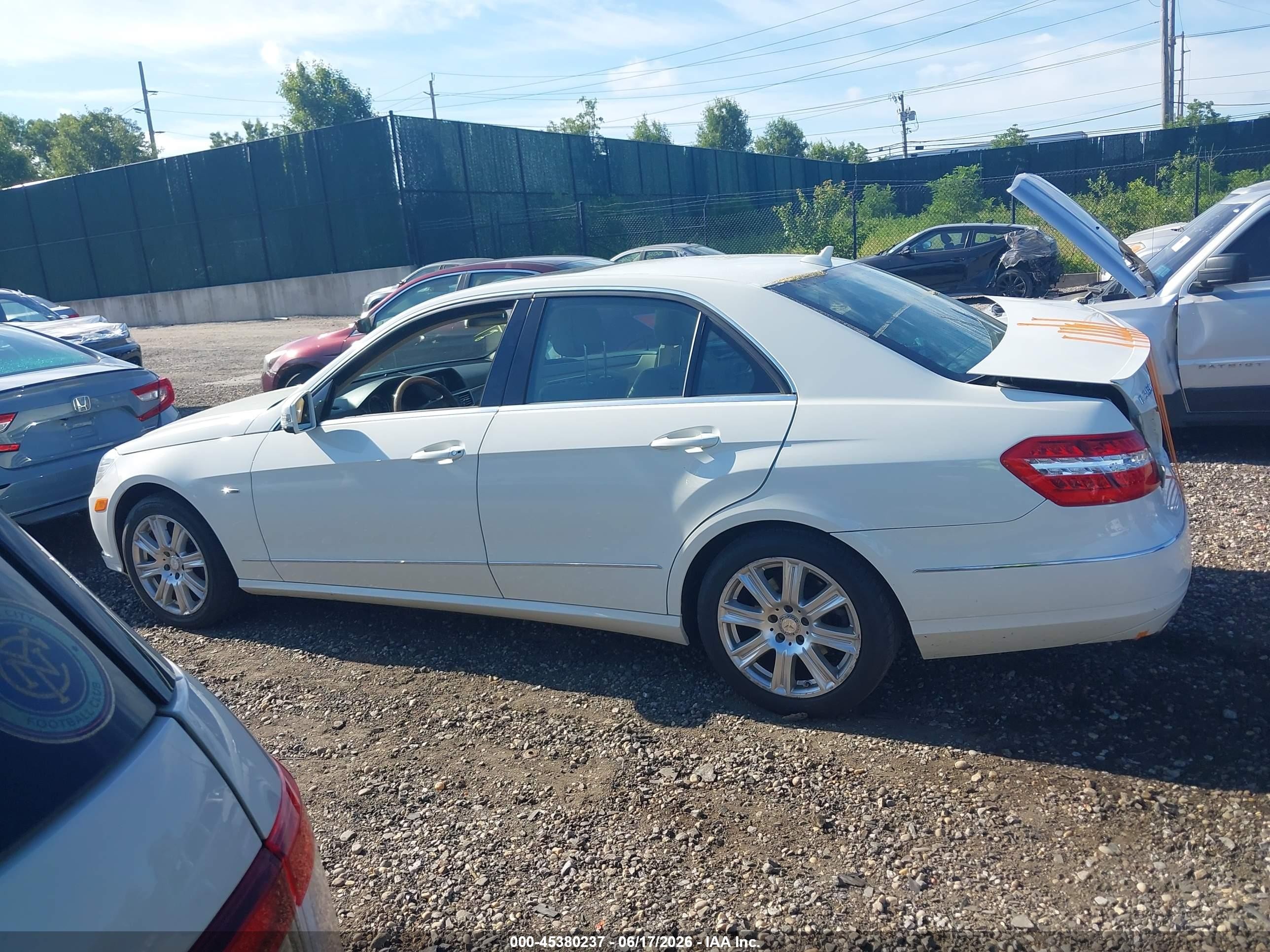 2012 Mercedes-benz E 350 4matic White vin: WDDHF8JB3CA658092
