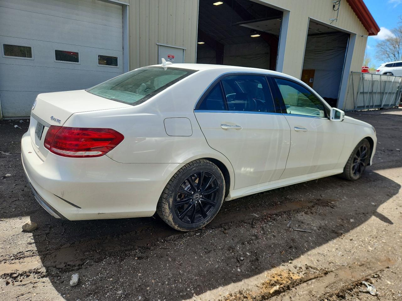 2014 Mercedes-benz E 350 4matic White vin: WDDHF8JB4EA816216