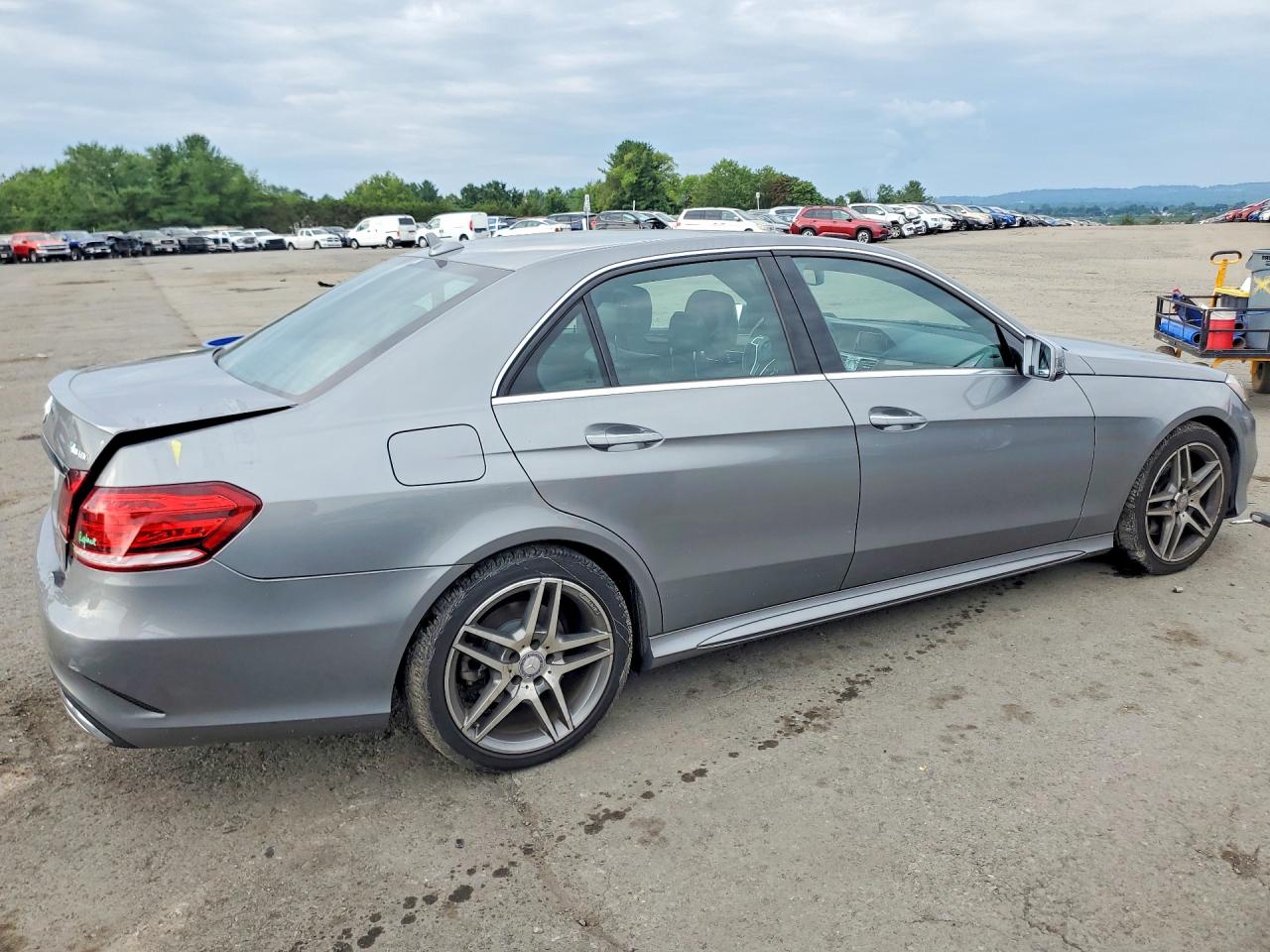 2015 Mercedes-benz E Silver vin: WDDHF8JB4FB104400