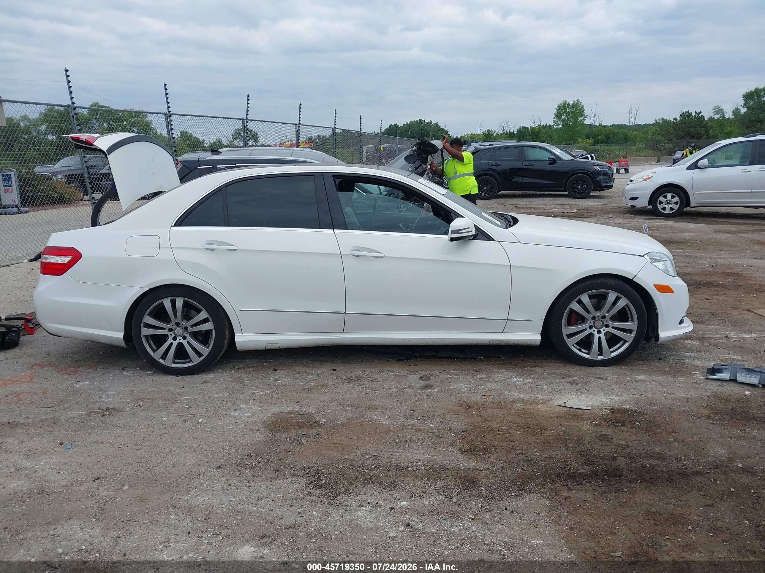 2013 Mercedes-benz E 350 4matic White vin: WDDHF8JB8DA669218