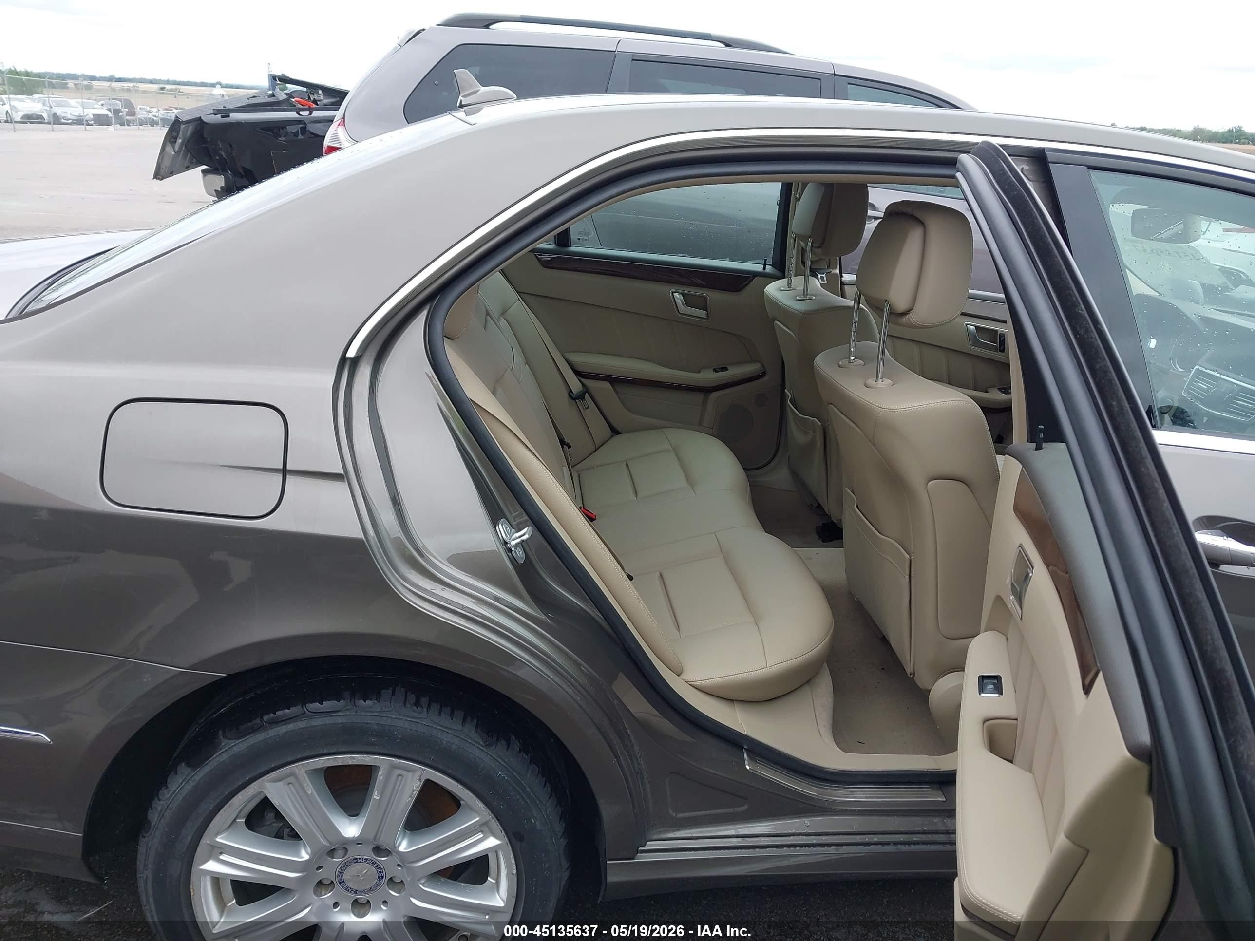 2013 Mercedes-benz E 350 4matic Коричневый vin: WDDHF8JBXDA688935