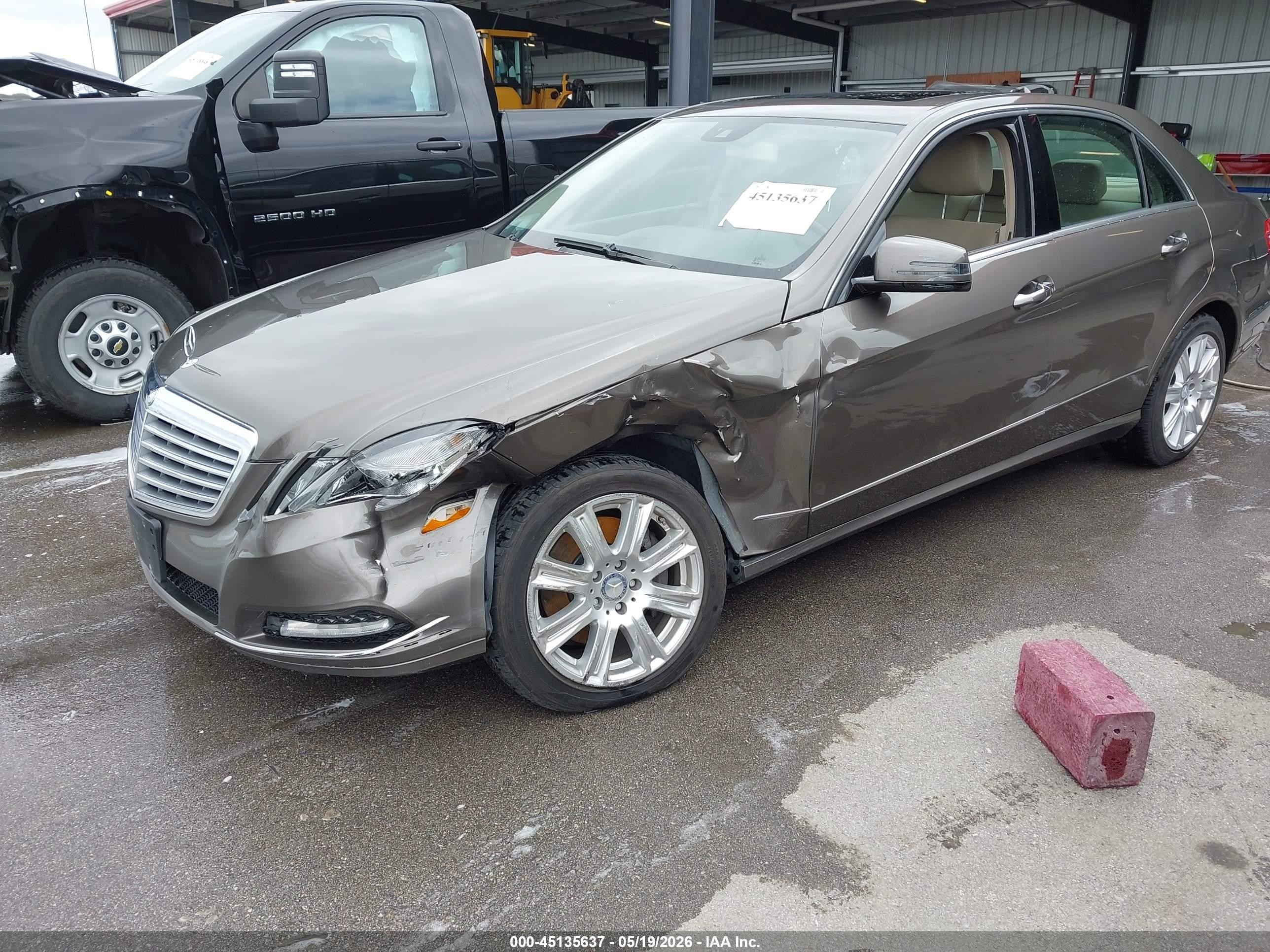 2013 Mercedes-benz E 350 4matic Коричневый vin: WDDHF8JBXDA688935