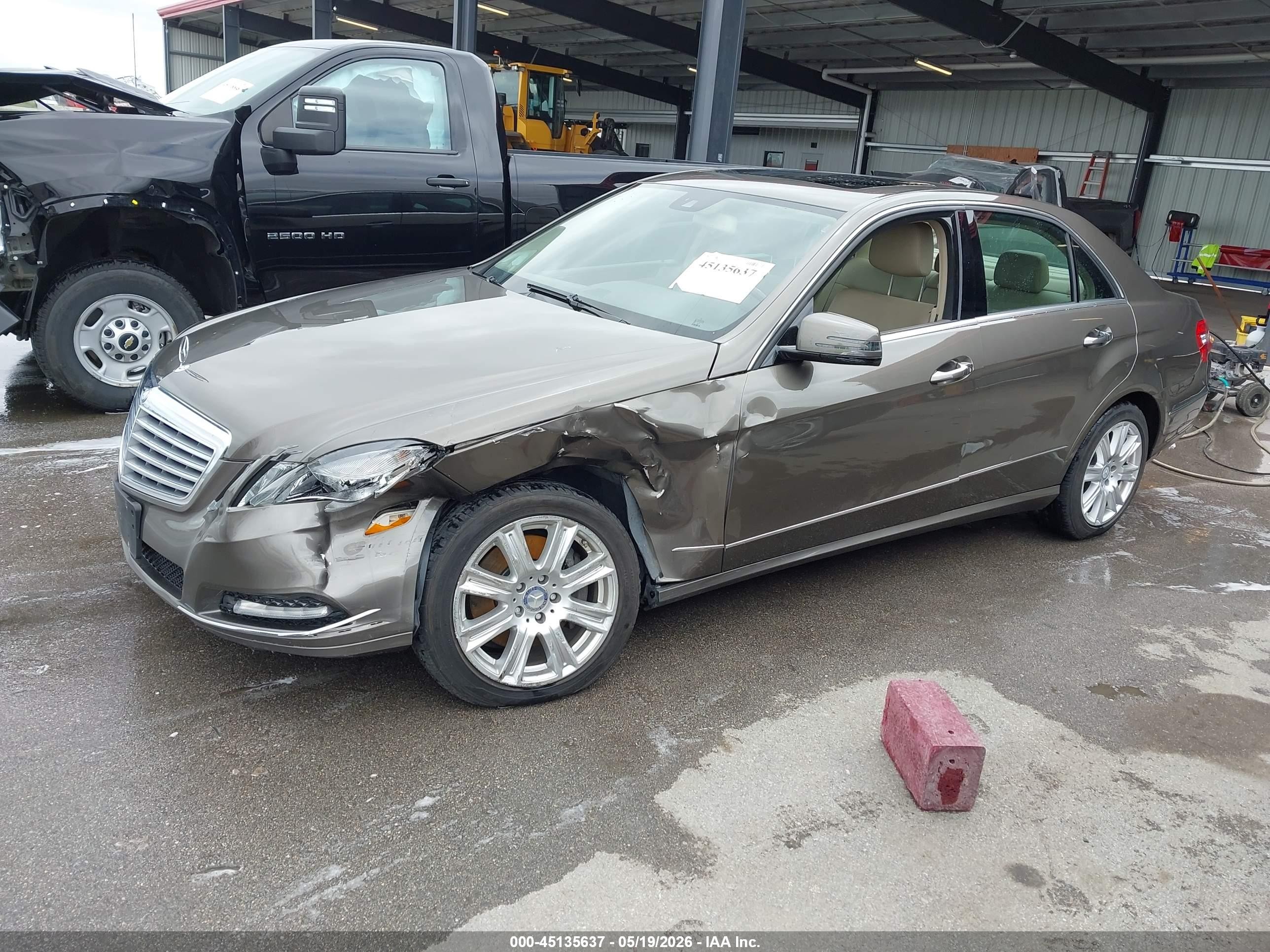 2013 Mercedes-benz E 350 4matic Коричневый vin: WDDHF8JBXDA688935