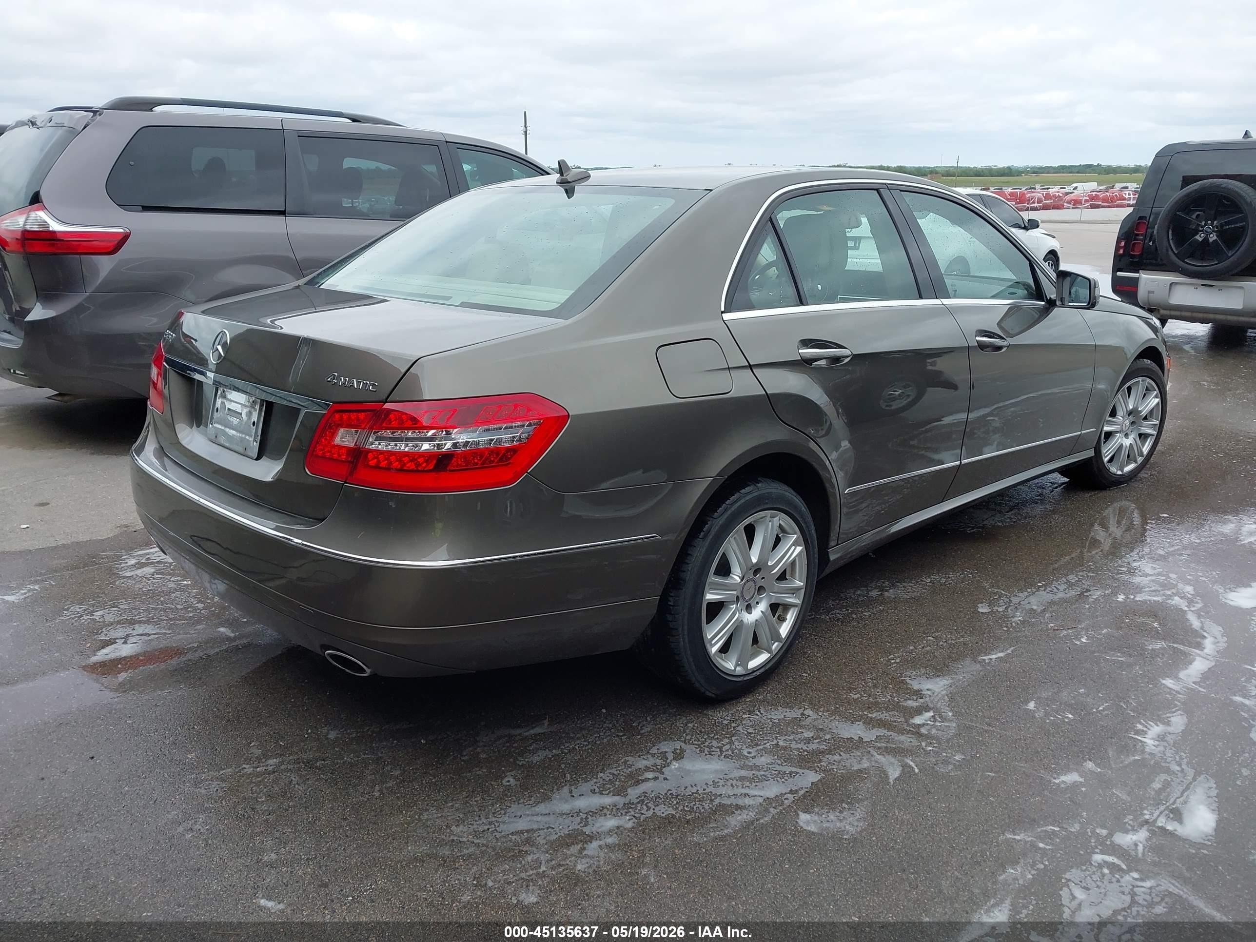 2013 Mercedes-benz E 350 4matic Коричневый vin: WDDHF8JBXDA688935
