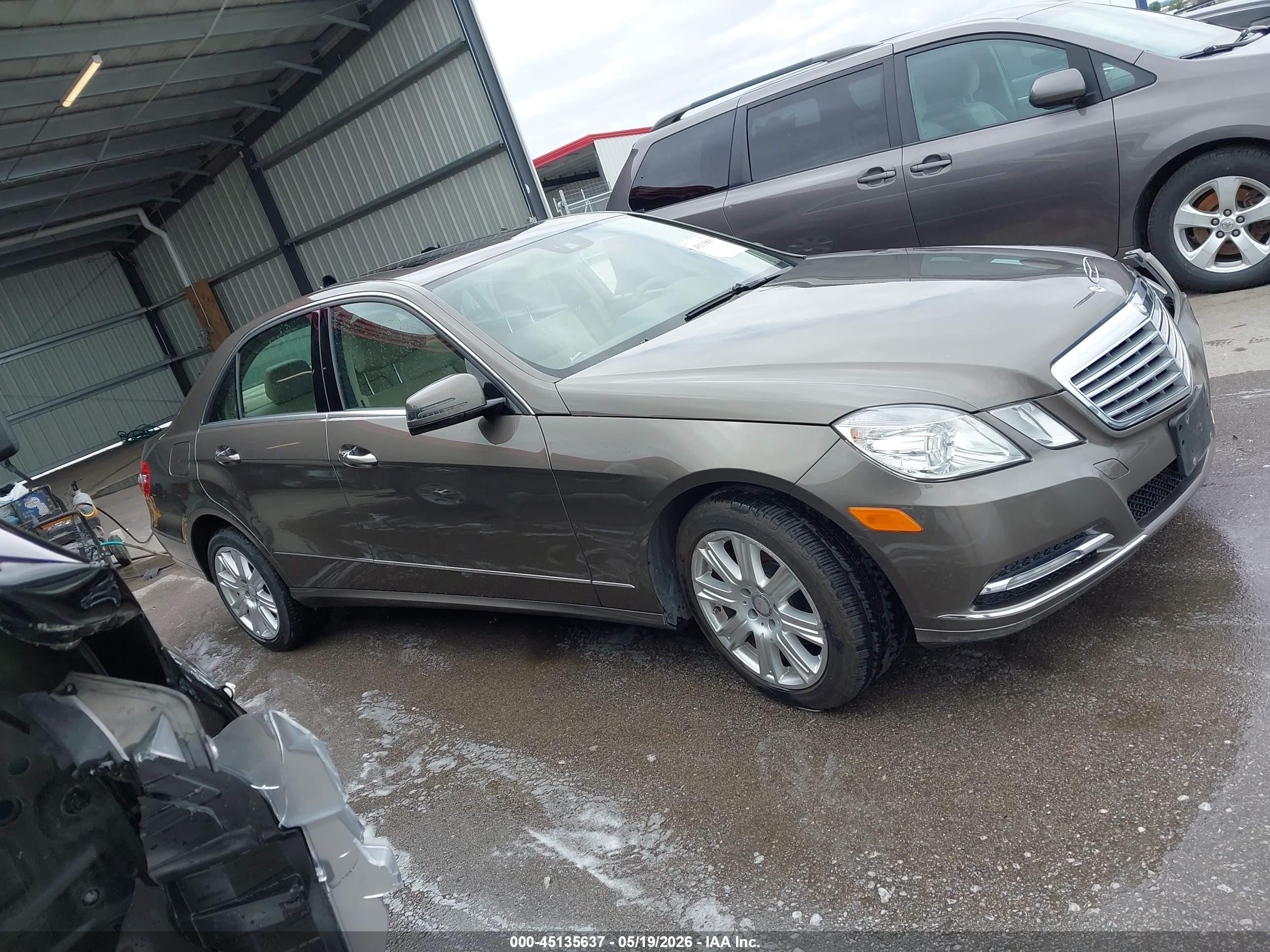 2013 Mercedes-benz E 350 4matic Коричневый vin: WDDHF8JBXDA688935
