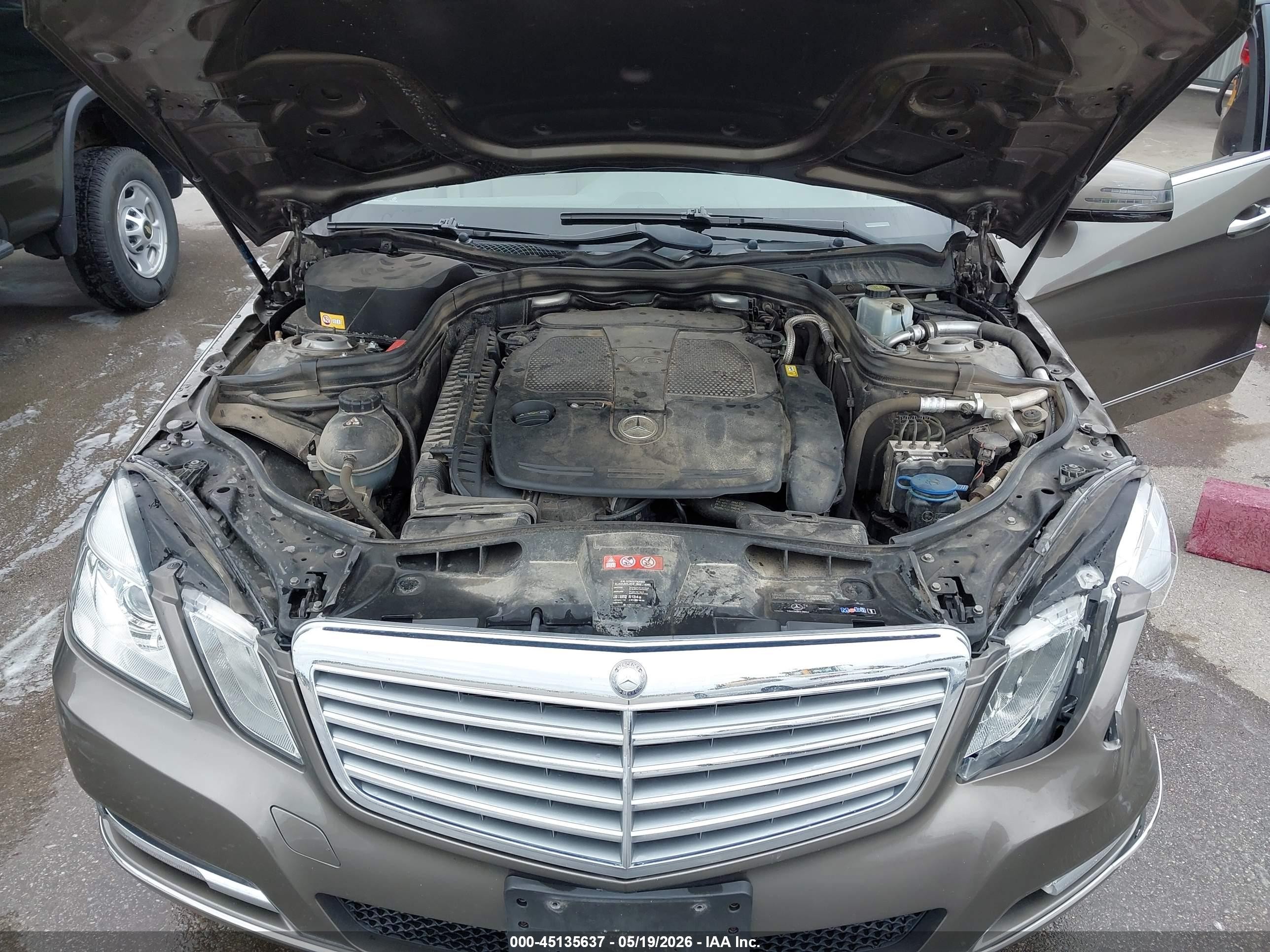 2013 Mercedes-benz E 350 4matic Коричневый vin: WDDHF8JBXDA688935