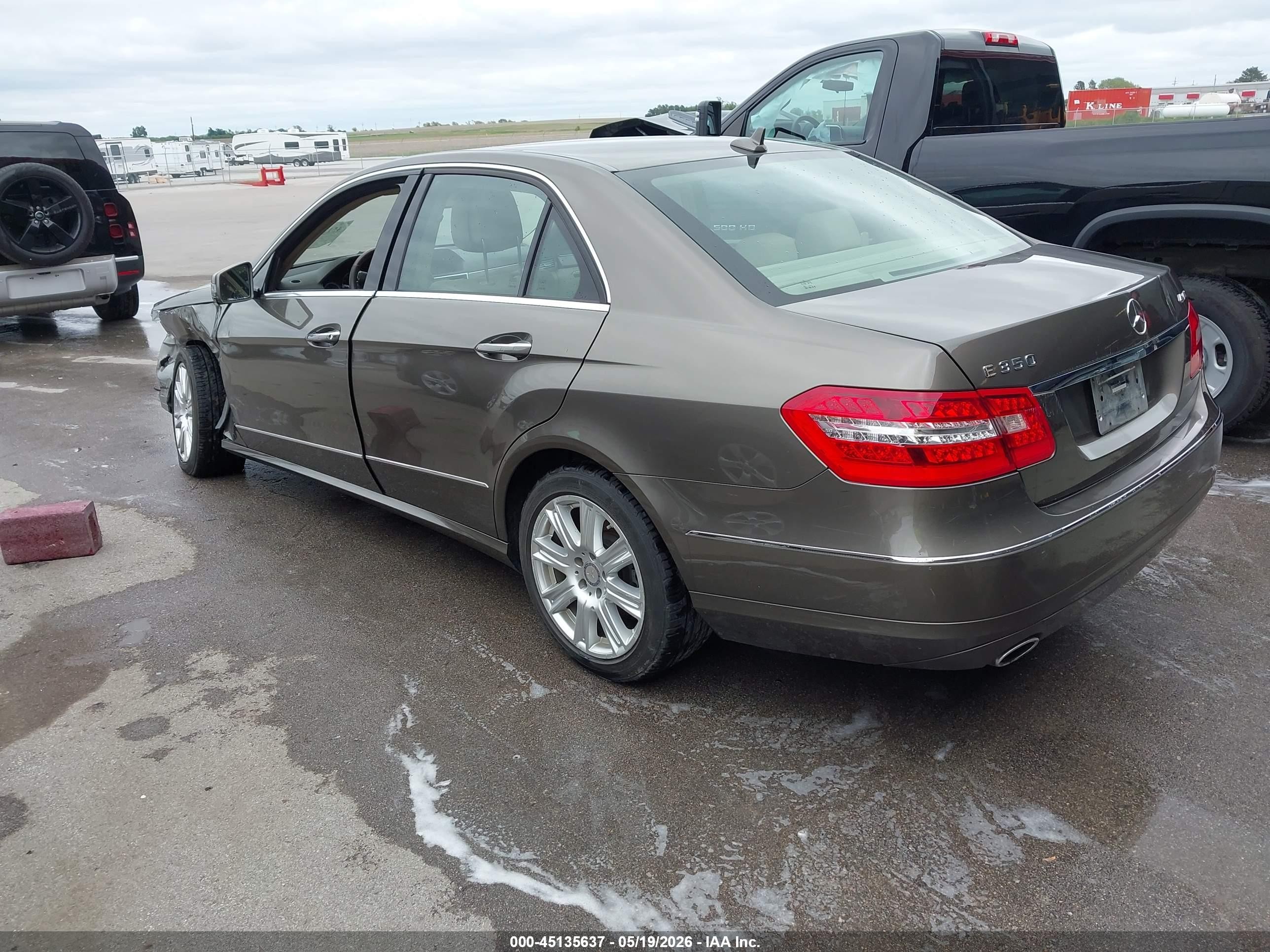 2013 Mercedes-benz E 350 4matic Коричневый vin: WDDHF8JBXDA688935