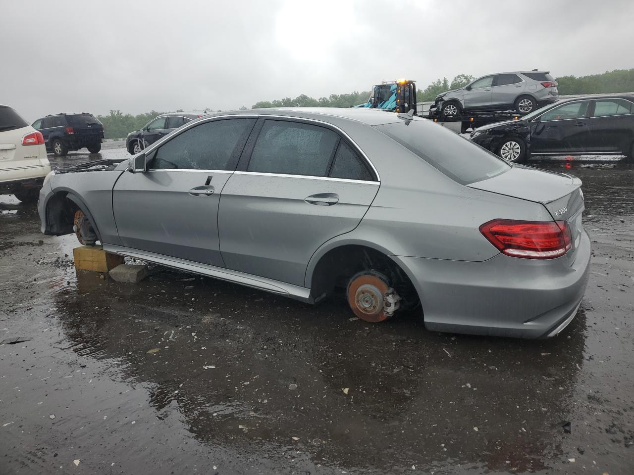 2014 Mercedes-benz E 350 4matic Silver vin: WDDHF8JBXEA932083 Damage: Left Qtr Panel, Dent(S) W/ Paint Dmg, 1 To 2 Inches