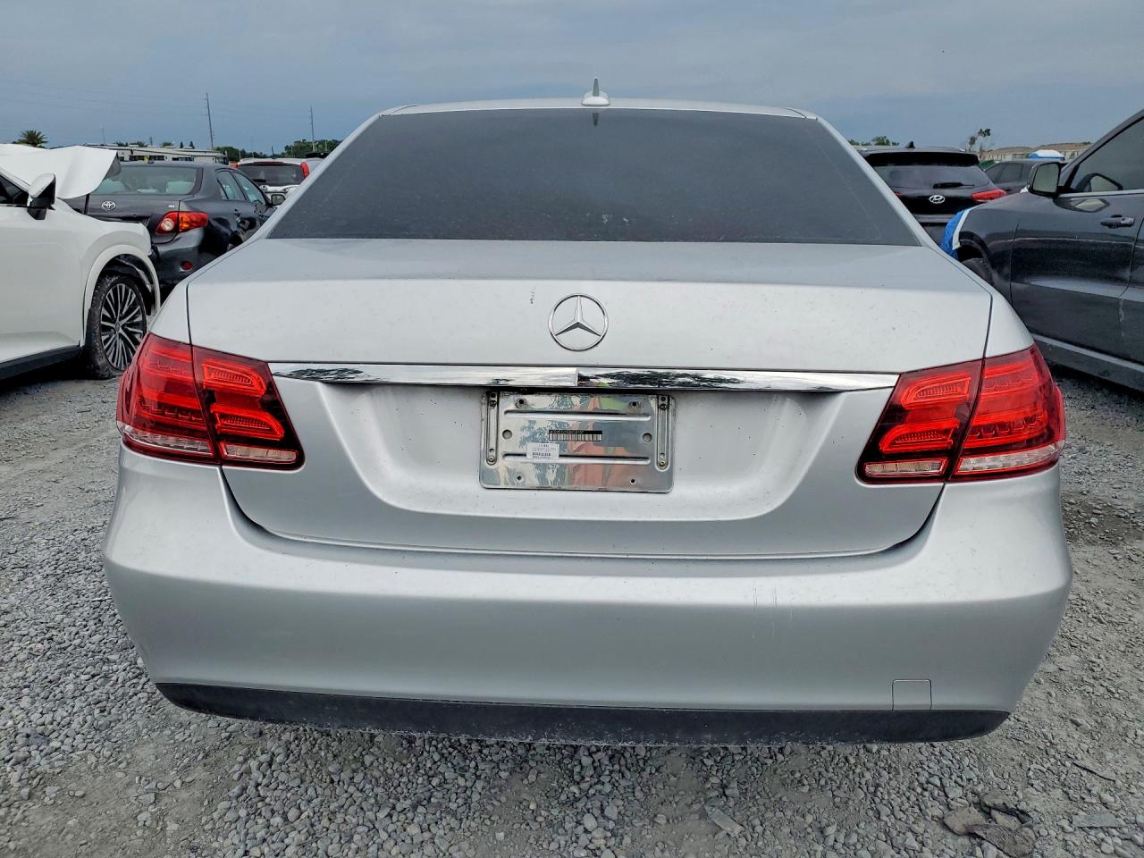 2014 Mercedes-benz E350 Silver vin: WDDHF8JBXEB038157