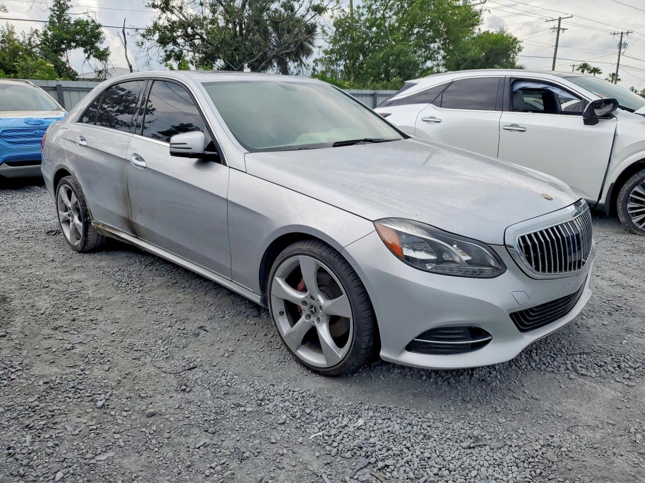 2014 Mercedes-benz E350 Silver vin: WDDHF8JBXEB038157