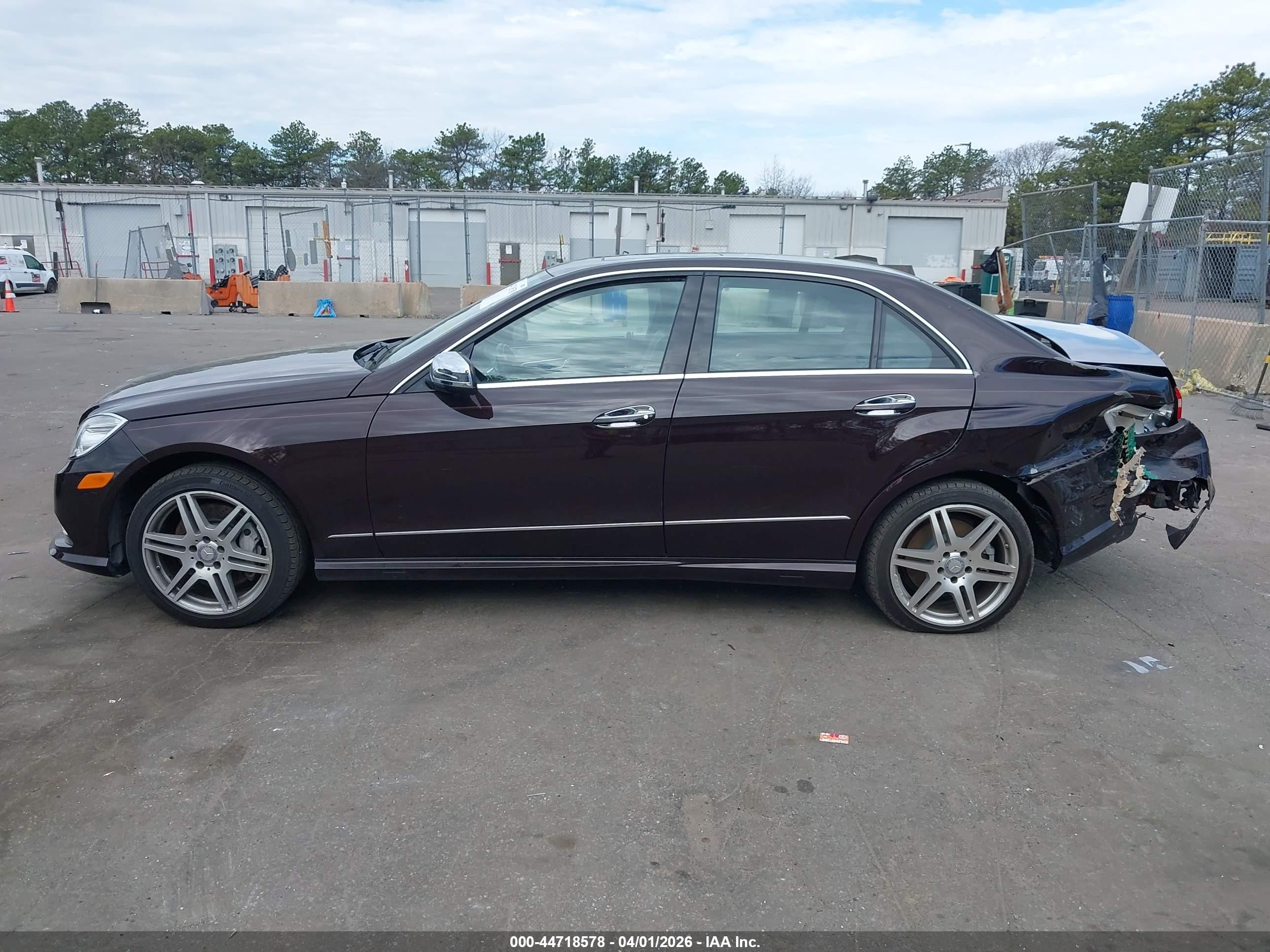 2010 Mercedes-benz E 550 4matic Burgundy vin: WDDHF9AB1AA214955