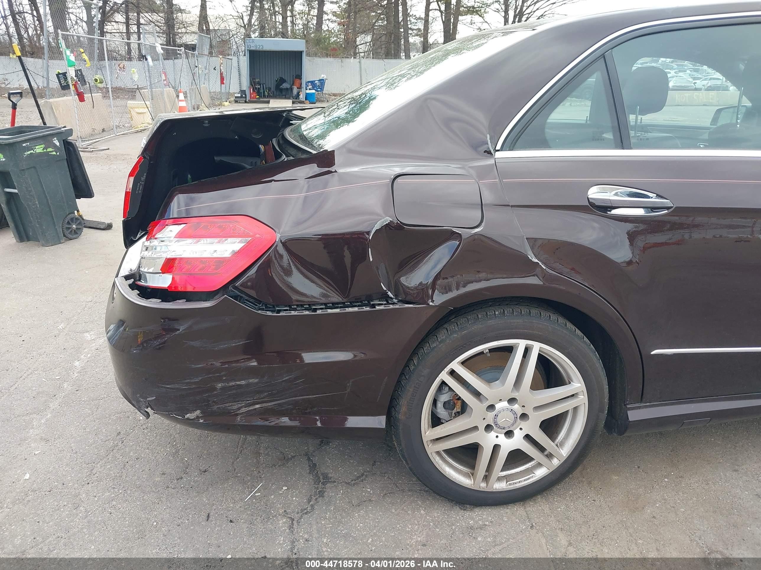 2010 Mercedes-benz E 550 4matic Burgundy vin: WDDHF9AB1AA214955