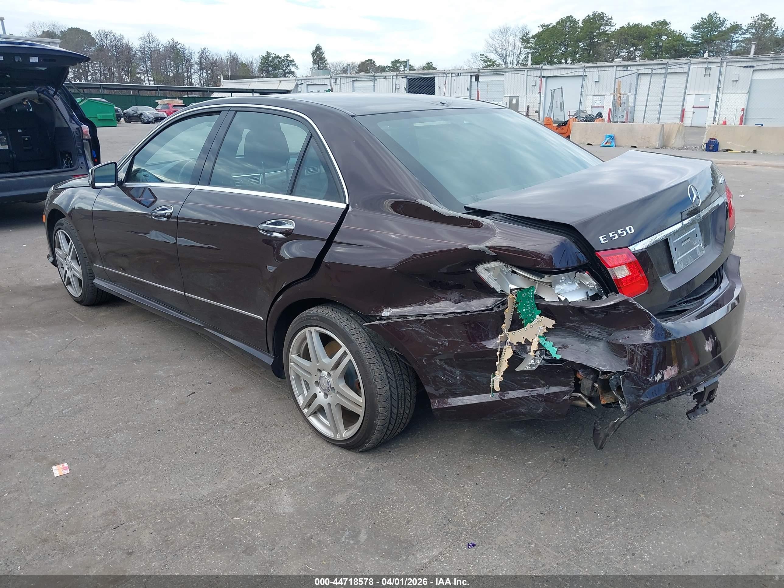2010 Mercedes-benz E 550 4matic Burgundy vin: WDDHF9AB1AA214955