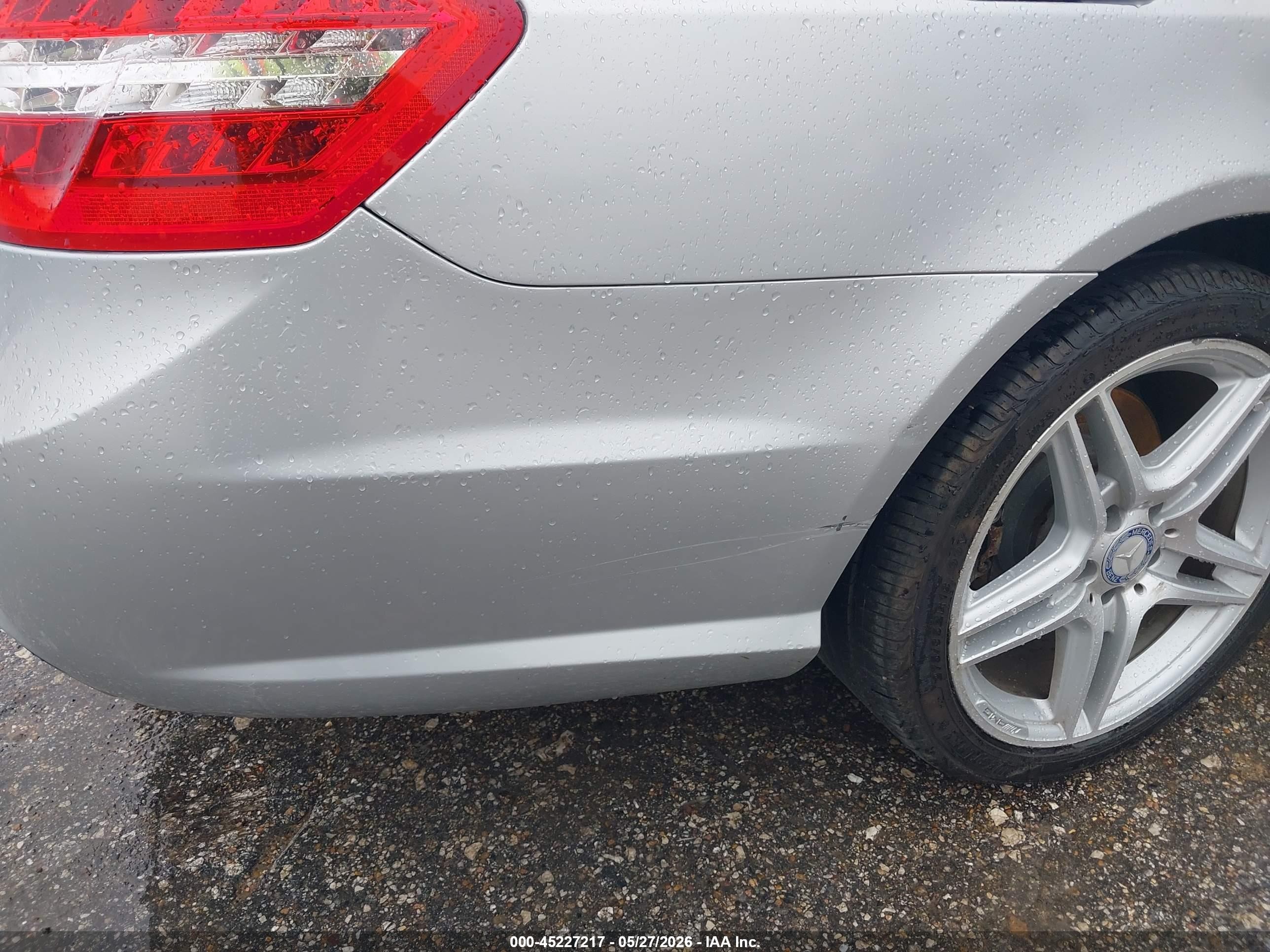 2010 Mercedes-benz E 550 4matic Silver vin: WDDHF9AB1AA234591