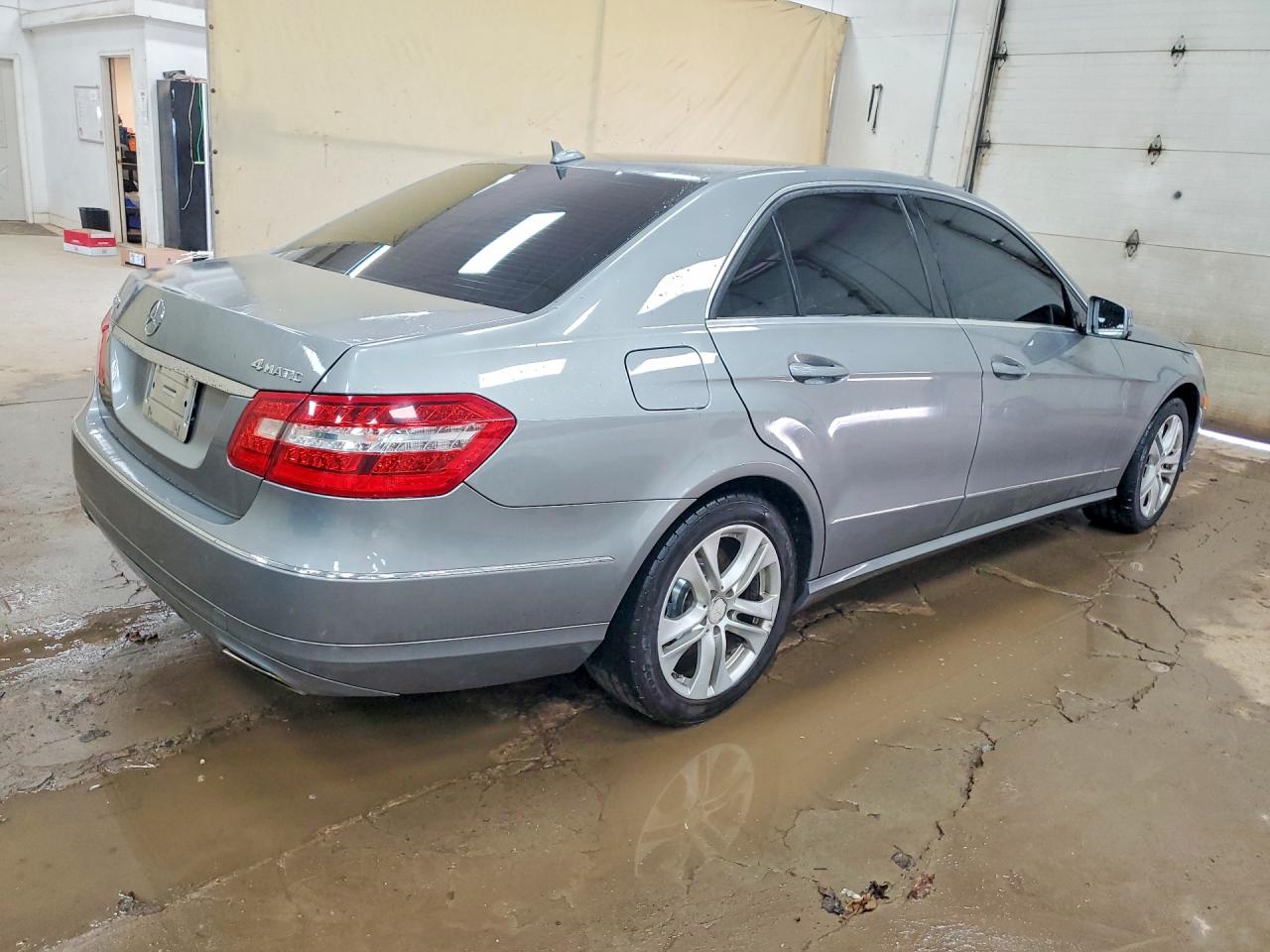 2010 Mercedes-benz E 550 4matic Silver vin: WDDHF9AB2AA171646