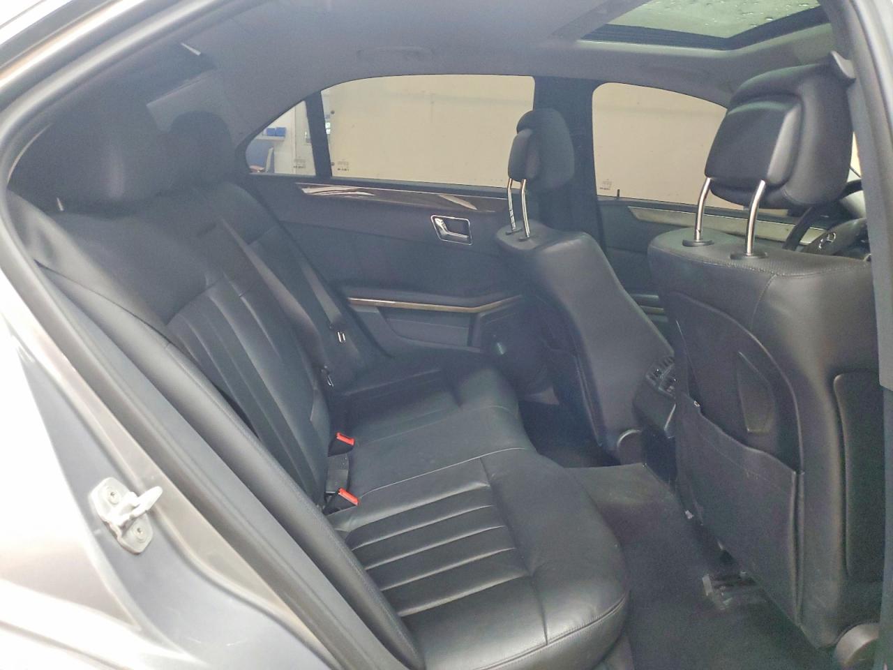 2010 Mercedes-benz E 550 4matic Silver vin: WDDHF9AB2AA171646