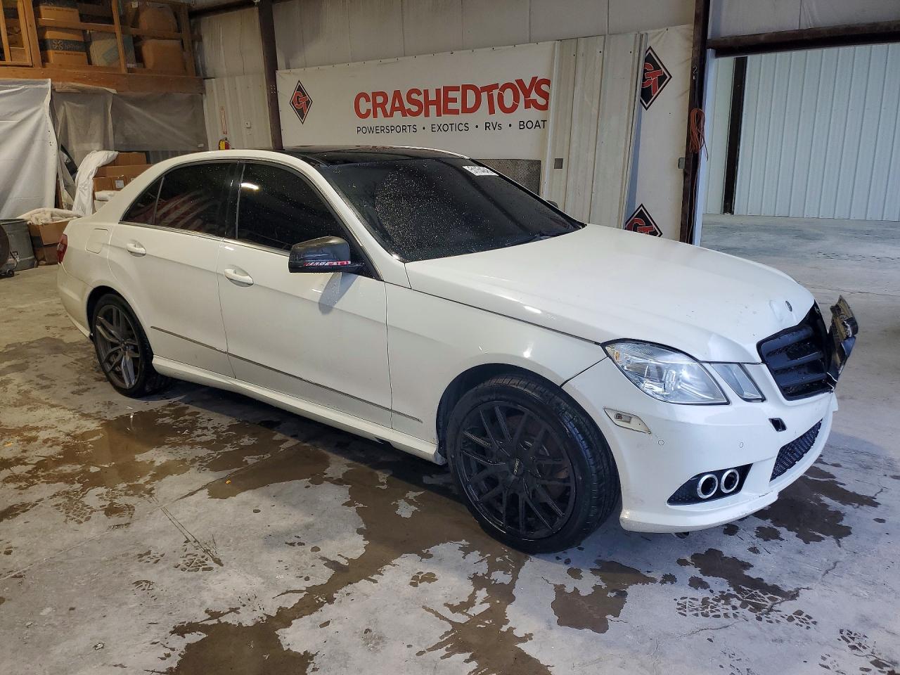 2010 Mercedes-benz E550 White vin: WDDHF9AB4AA236643