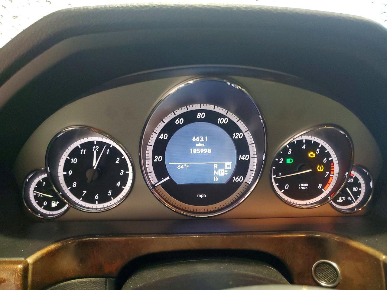 2010 Mercedes-benz E550 White vin: WDDHF9AB4AA236643